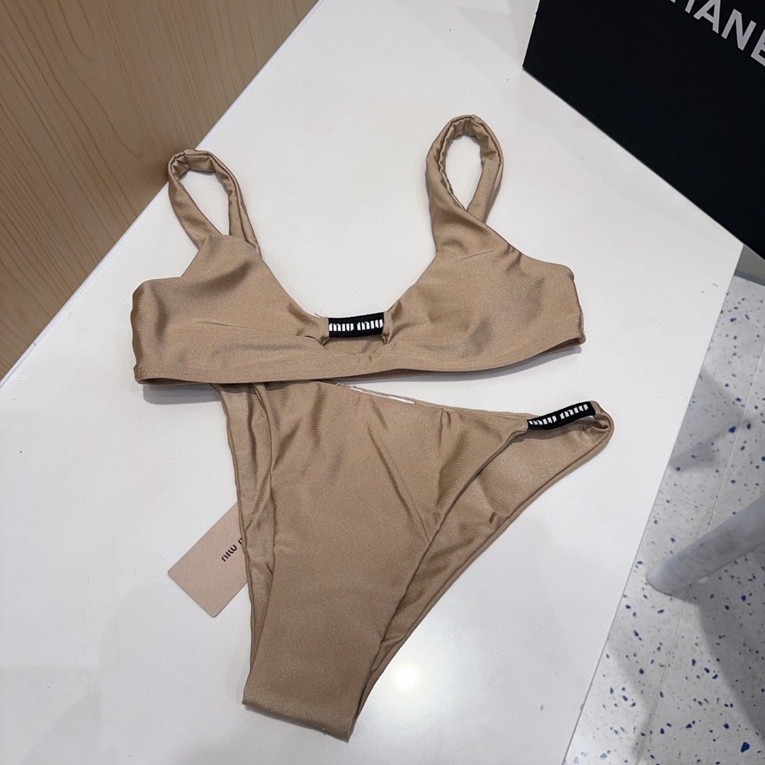 
miumiu泳衣，时尚达人必备。超级显身材！SML