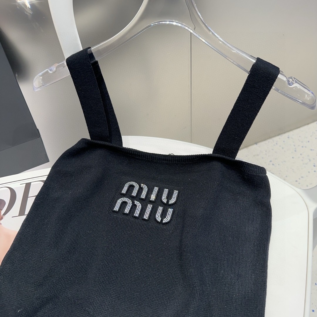 
miu背心，搭外套单穿超。爆
均码