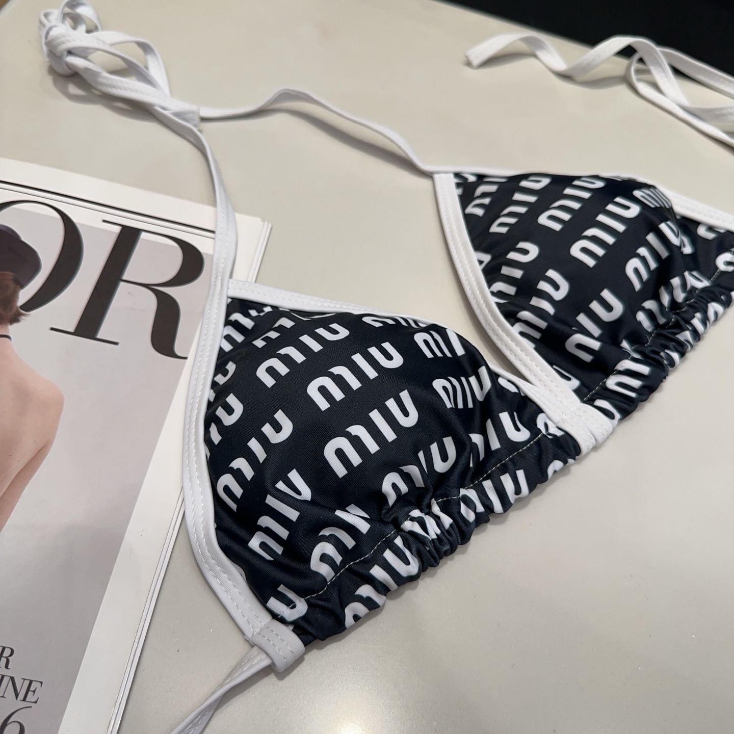 
miumiu泳衣，时尚达人必备。超级显身材！SML