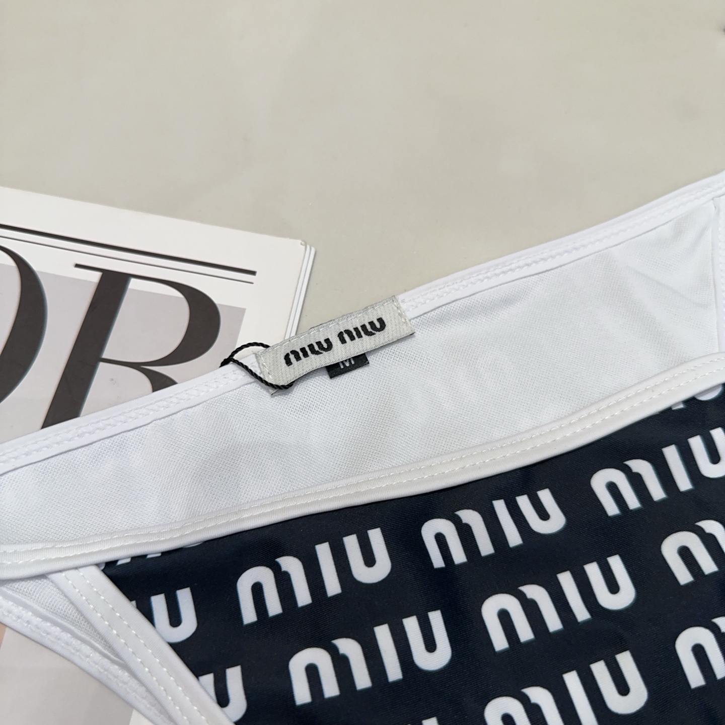 
miumiu泳衣，时尚达人必备。超级显身材！SML