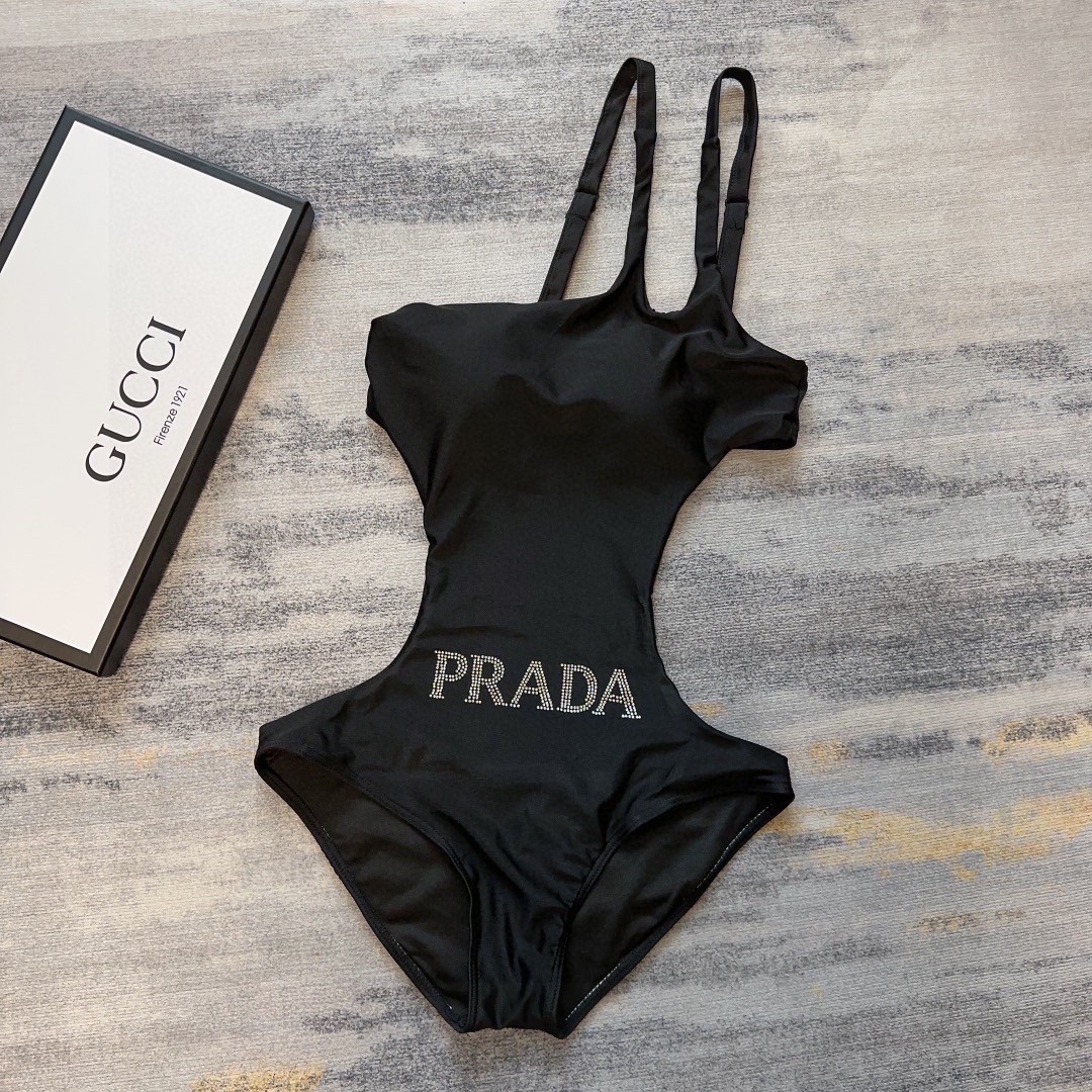 NO:305452,Prada one-piece swimsuit, slim and beautiful on the upper body!  Wearing a very fashionable SML swimsuit, swimming trunk bikini, swimsuit, swimming trunk, bikini, prada, swimsuits, bikinis19860909普拉达连体泳衣,上身显瘦而且好看！穿着很洋气SML泳衣泳裤比基尼,泳衣，泳裤，比基尼,prada,swimsuits,bikinis,accessory