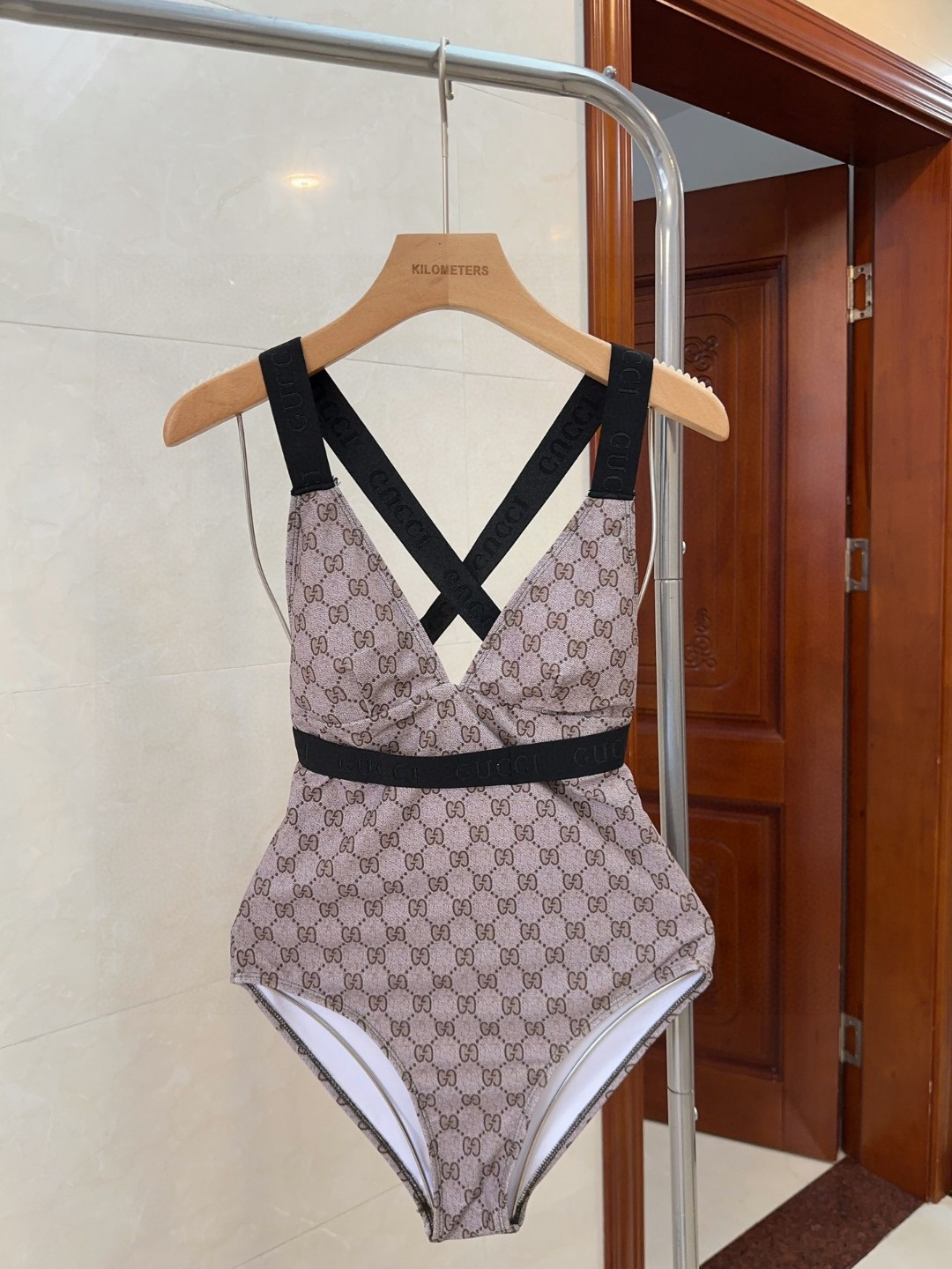 NO:305637,Guqi swimsuit, slim and beautiful on the upper body!  Wearing a very fashionable SML swimsuit, swimming trunk bikini, swimsuit, swimming trunk, bikini, swimsuits, bikinis19860909古奇泳衣,上身显瘦而且好看！穿着很洋气SML泳衣泳裤比基尼,泳衣，泳裤，比基尼,swimsuits,bikinis,accessory