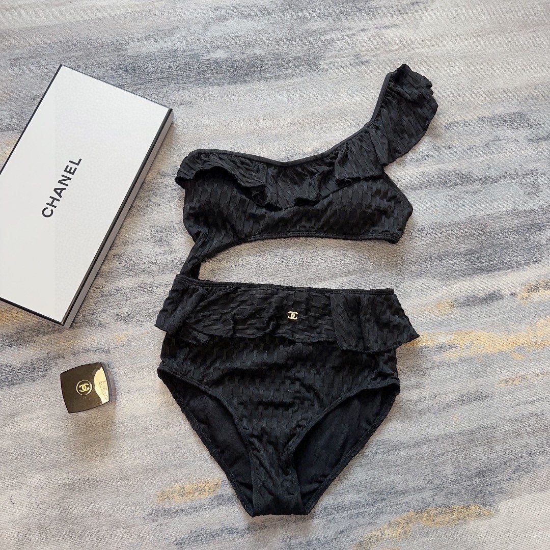 NO:305649,Chanel swimsuit, the real thing is so beautiful!  If you can't take pictures of it, whoever wears it will be beautiful!  Very worth buying SML swimsuits, swimsuits, swimsuits, bikinis, chanels, swimsuits, bikinis19860909香奈儿泳衣,实物实在太美了！拍不出来它的美谁穿谁美！很值得入手 SML泳衣泳裤比基尼,泳衣，泳裤，比基尼,chanel,swimsuits,bikinis,accessory