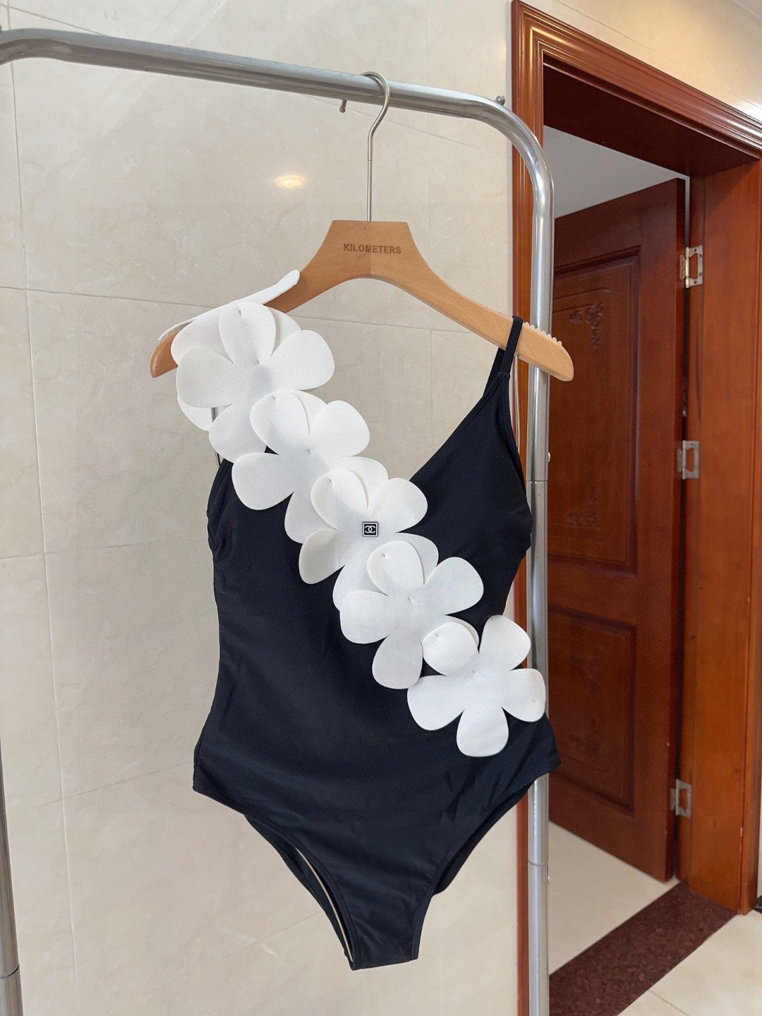 NO:305656,Chanel swimsuits are a must-have for fashionable trendy people!  The real thing is super good!  It's great to take photos on the beach!  SML swimsuits, swimsuits, swimsuits, bikinis, chanels, swimsuits, bikinis19860909香奈儿泳衣,时尚潮人必备！实物超级好看！海边度假拍照超级好！SML泳衣泳裤比基尼,泳衣，泳裤，比基尼,chanel,swimsuits,bikinis,accessory