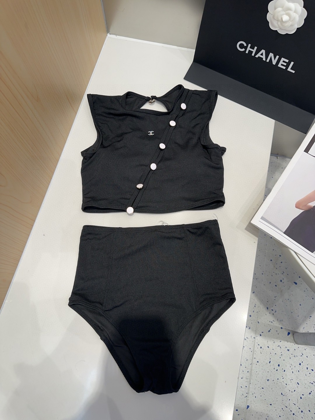 NO:305658,Chanel swimsuit, the real thing is so beautiful!  If you can't take pictures of it, whoever wears it will be beautiful!  Very worth buying SML swimsuits, swimsuits, swimsuits, bikinis, chanels, swimsuits, bikinis19860909香奈儿泳衣,实物实在太美了！拍不出来它的美谁穿谁美！很值得入手 SML泳衣泳裤比基尼,泳衣，泳裤，比基尼,chanel,swimsuits,bikinis,accessory
