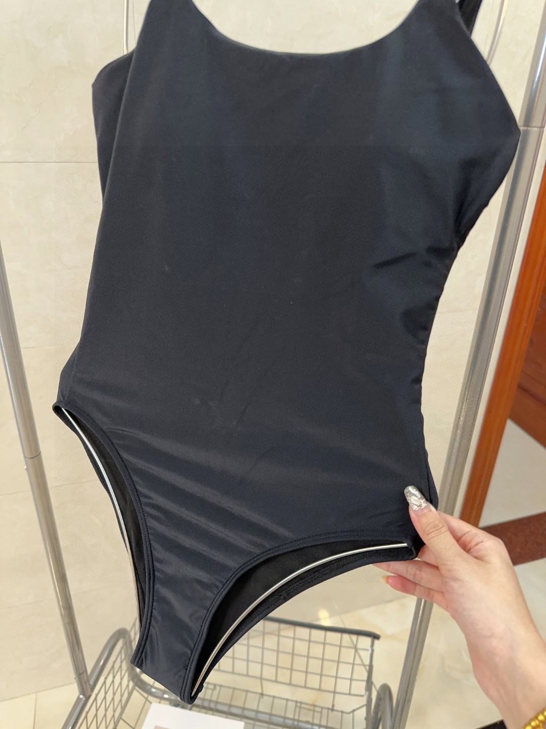 范思哲泳衣，时尚潮人必备！实物超级好看！海边度假拍照超级好！SML