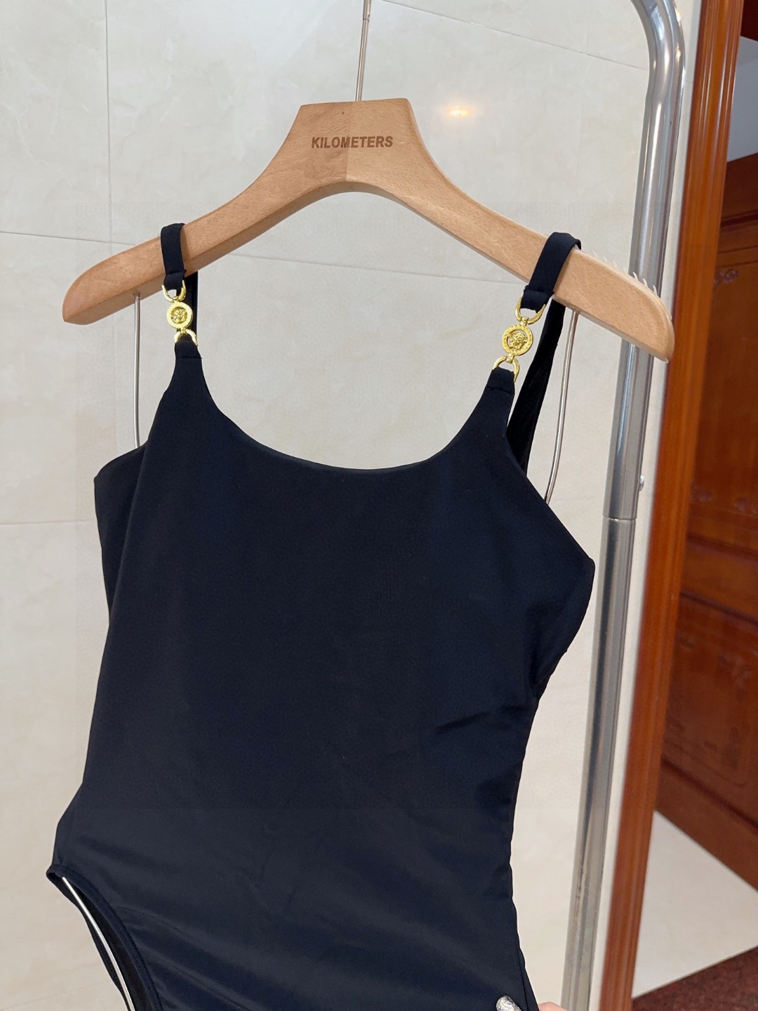 范思哲泳衣，时尚潮人必备！实物超级好看！海边度假拍照超级好！SML