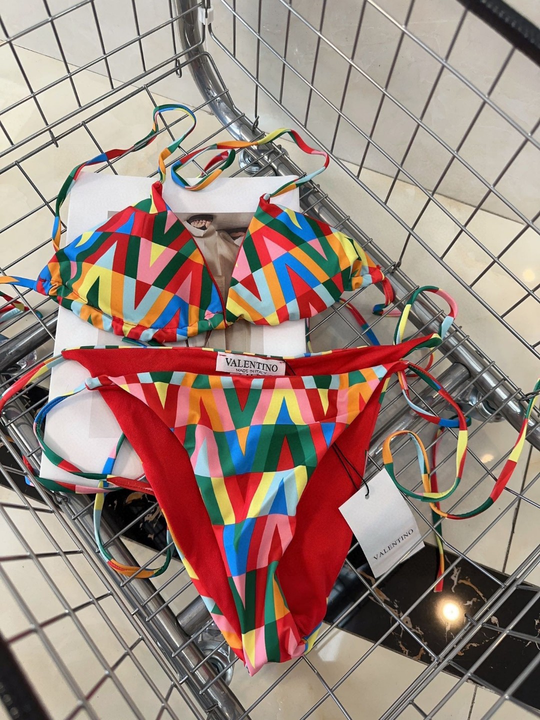 NO:373751,Valentino swimsuits are a must-have for fashionable trendy people!  The real thing is super good!  It's great to take photos on the beach!  SML swimsuits, swimsuits, swimsuits, bikini, valentino, swimsuits, bikinis19860909华伦天奴泳衣,时尚潮人必备！实物超级好看！海边度假拍照超级好！SML泳衣泳裤比基尼,泳衣，泳裤，比基尼,valentino,swimsuits,bikinis,accessory