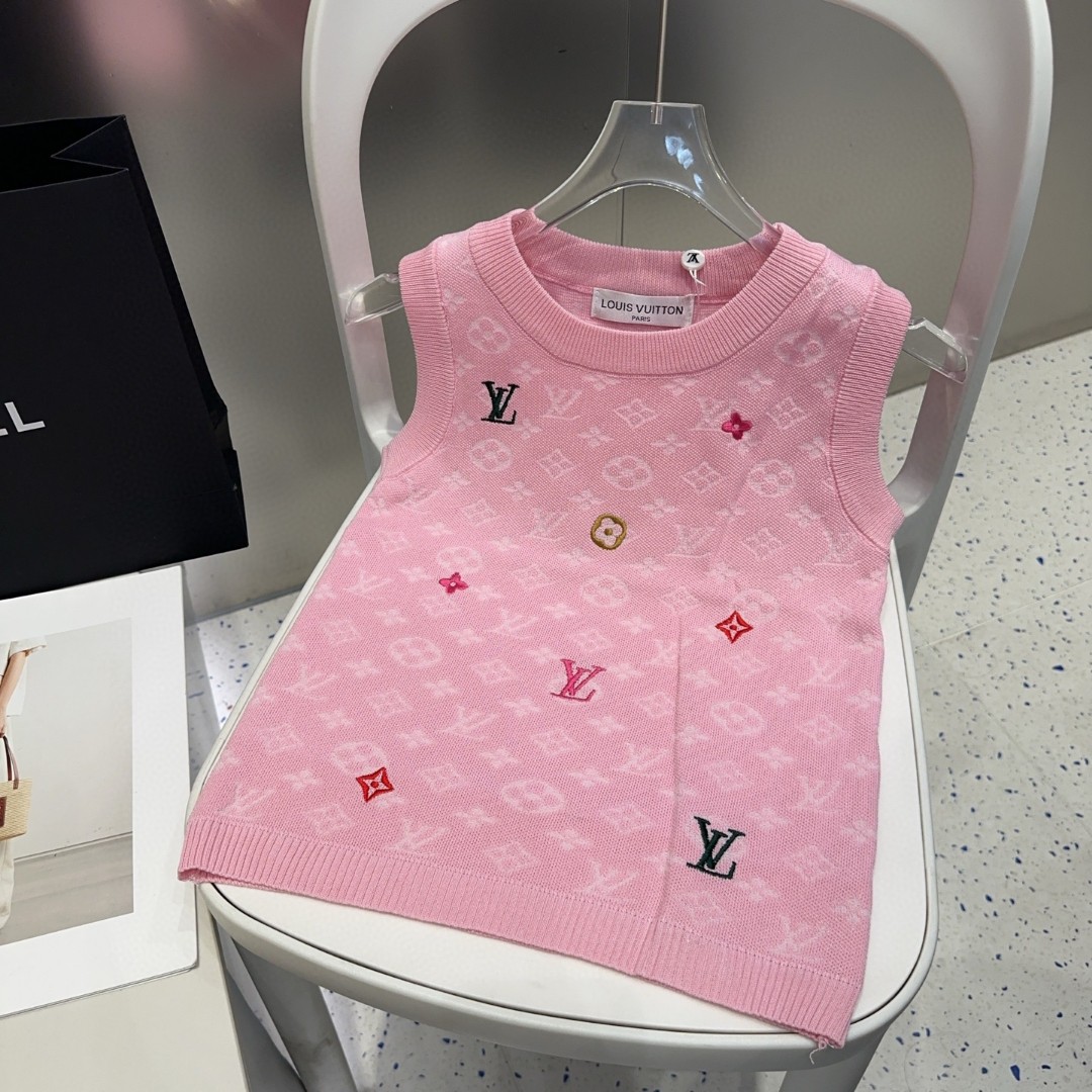 NO:373779,Lv vest, wearing a jacket, super hot, single size, swimsuit, swimsuit, swimsuit, bikinis, louis vuitton, jackets & coats, swimsuits, bikinis19860909Lv小背心,搭外套单穿超爆 均码泳衣泳裤比基尼,泳衣，泳裤，比基尼,louis vuitton,jackets & coats,swimsuits,bikinis,accessory