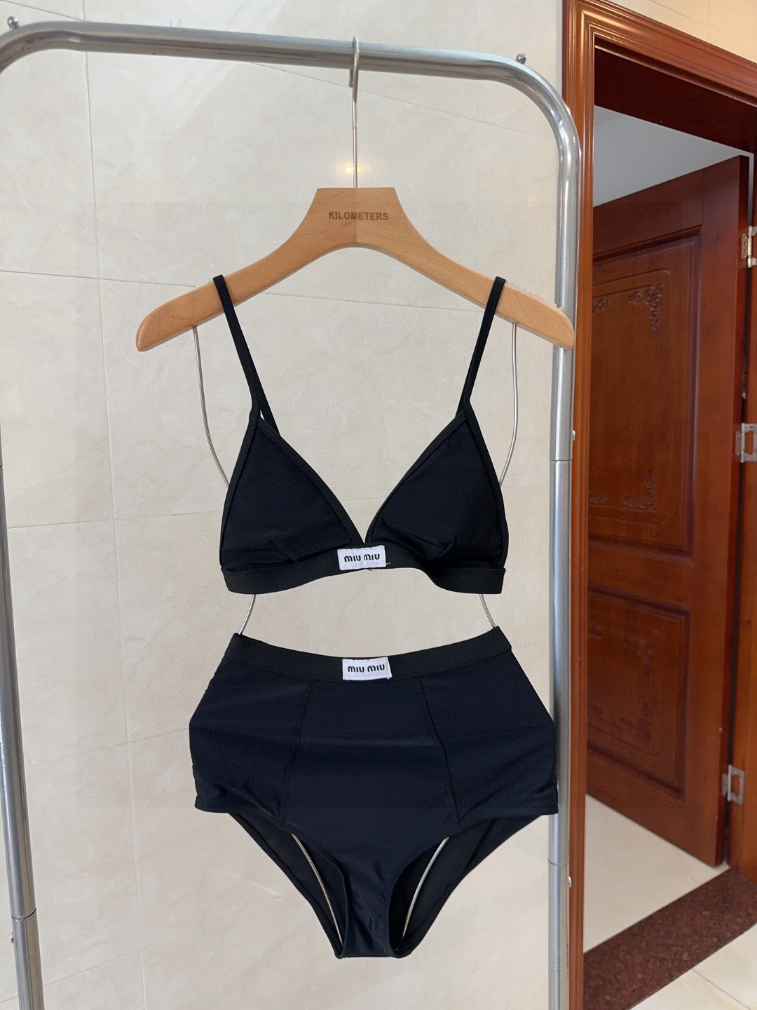NO:373805,Miumiu swimsuit, slim and beautiful on the upper body!  Wearing a very fashionable SML swimsuit, swimsuit, swimsuit, bikinis, miumiu, swimsuits, bikinis19860909miumiu泳衣,上身显瘦而且好看！穿着很洋气SML泳衣泳裤比基尼,泳衣，泳裤，比基尼,miumiu,swimsuits,bikinis,accessory