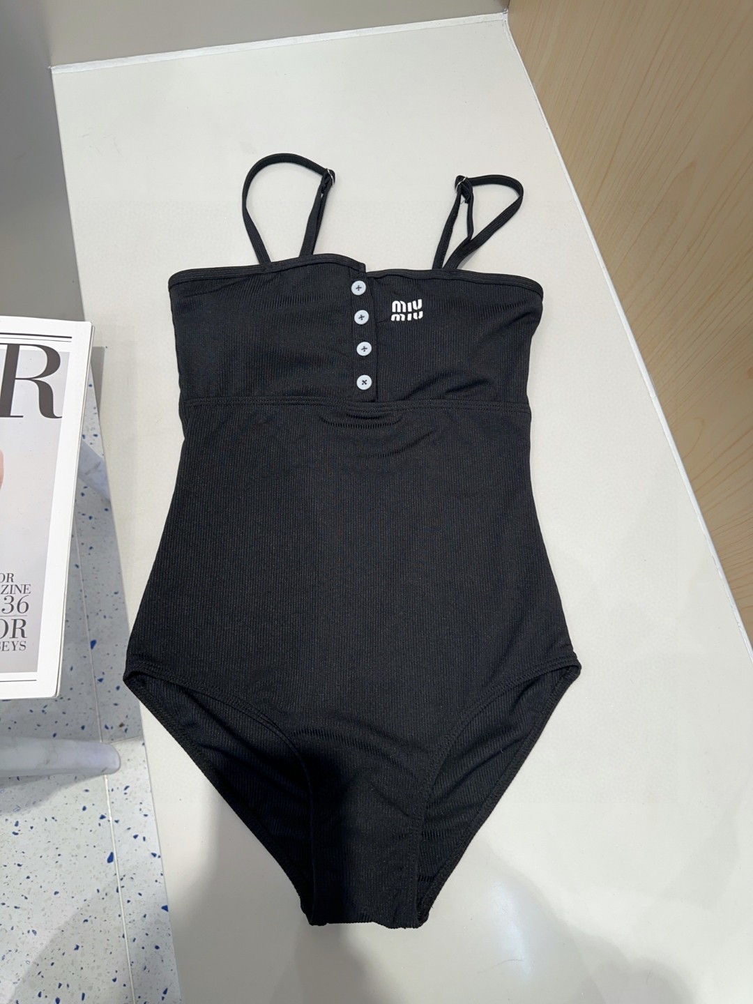 miumiu泳衣，实物实在太美了！拍不出来它的美😍谁穿谁美！很值得入手✋ SML