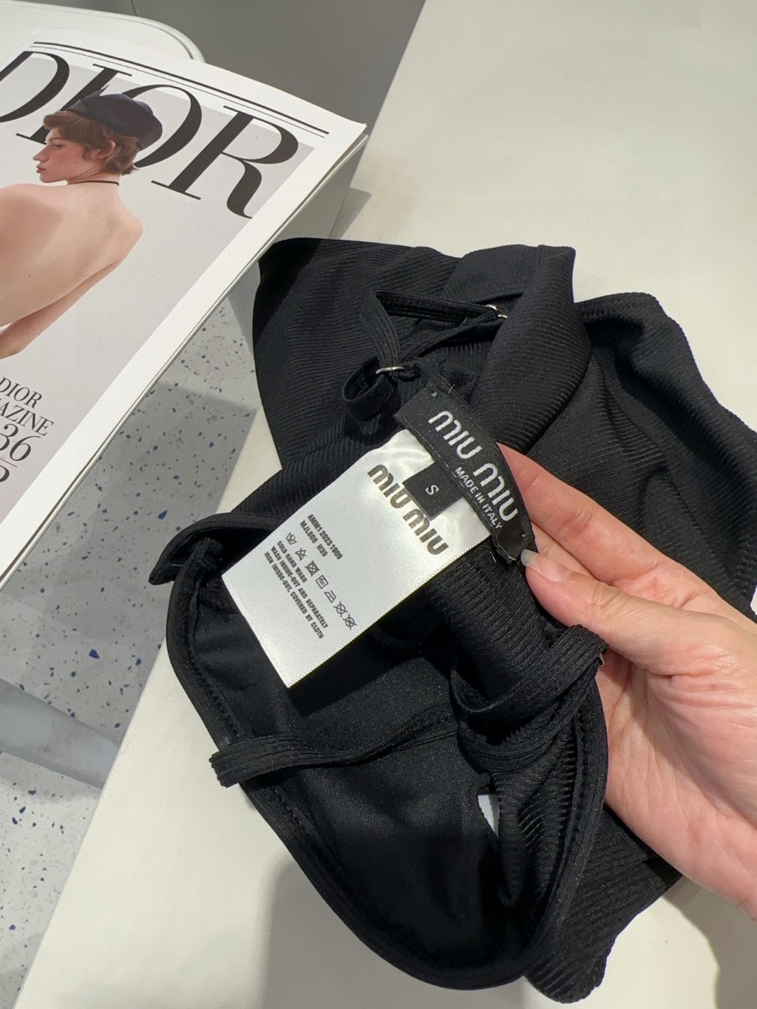 miumiu泳衣，实物实在太美了！拍不出来它的美😍谁穿谁美！很值得入手✋ SML