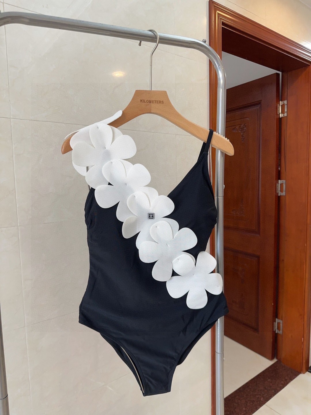 NO:373439,Chanel swimsuits are a must-have for fashionable trendy people!  The real thing is super good!  It's great to take photos on the beach!  SML swimsuits, swimsuits, swimsuits, bikinis, chanels, swimsuits, bikinis19860909香奈儿泳衣,时尚潮人必备！实物超级好看！海边度假拍照超级好！SML泳衣泳裤比基尼,泳衣，泳裤，比基尼,chanel,swimsuits,bikinis,accessory