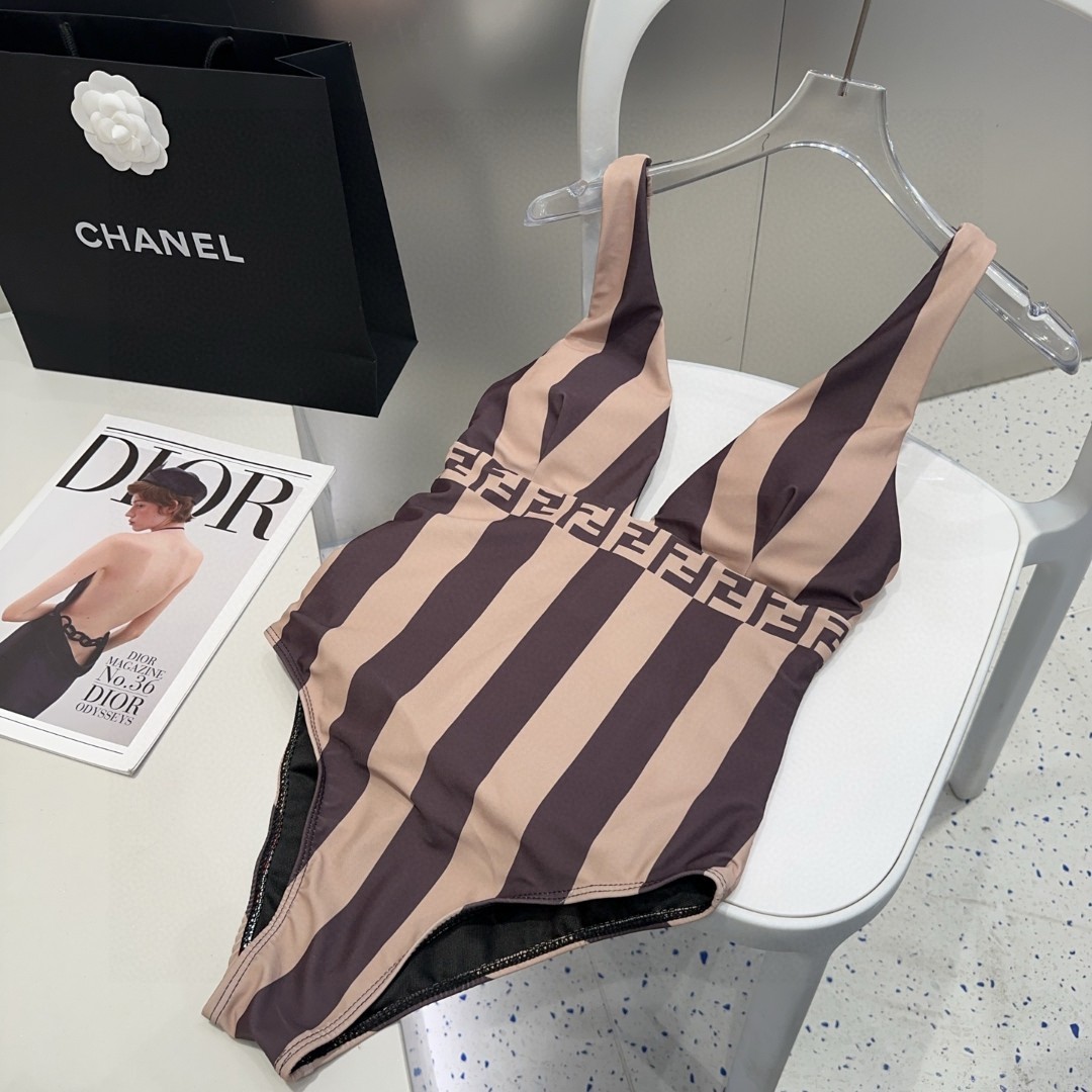 NO:373437,Fendi swimsuit, slim and beautiful on the upper body!  Wearing a very fashionable SML swimsuit, swimming trunk bikini, swimsuit, swimming trunk, bikini, fendi, swimsuits, bikinis19860909芬迪泳衣,上身显瘦而且好看！穿着很洋气SML泳衣泳裤比基尼,泳衣，泳裤，比基尼,fendi,swimsuits,bikinis,accessory