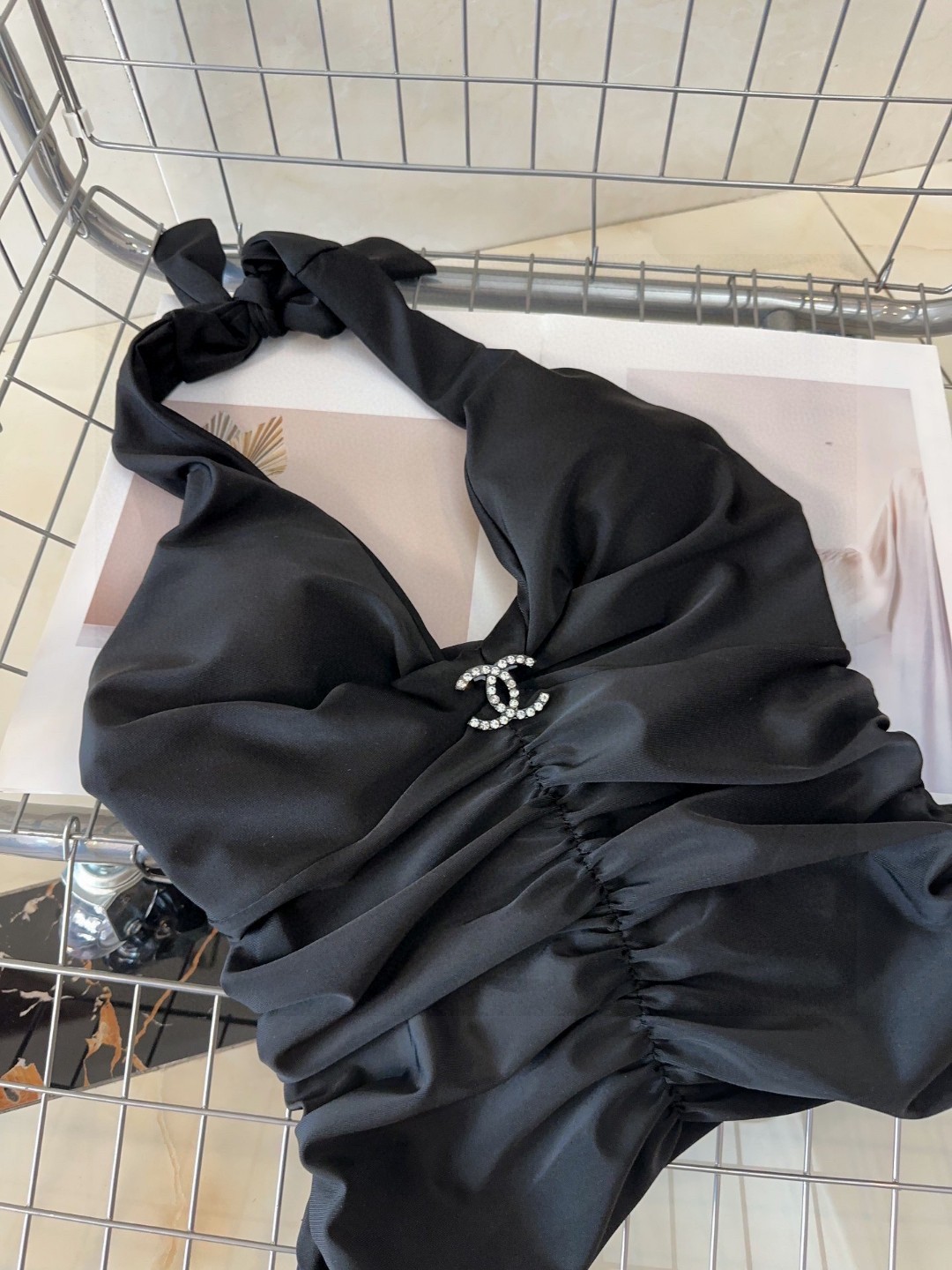 
香奈儿泳衣，时尚潮人必备！实物超级好看！海边度假拍照超级好！SML