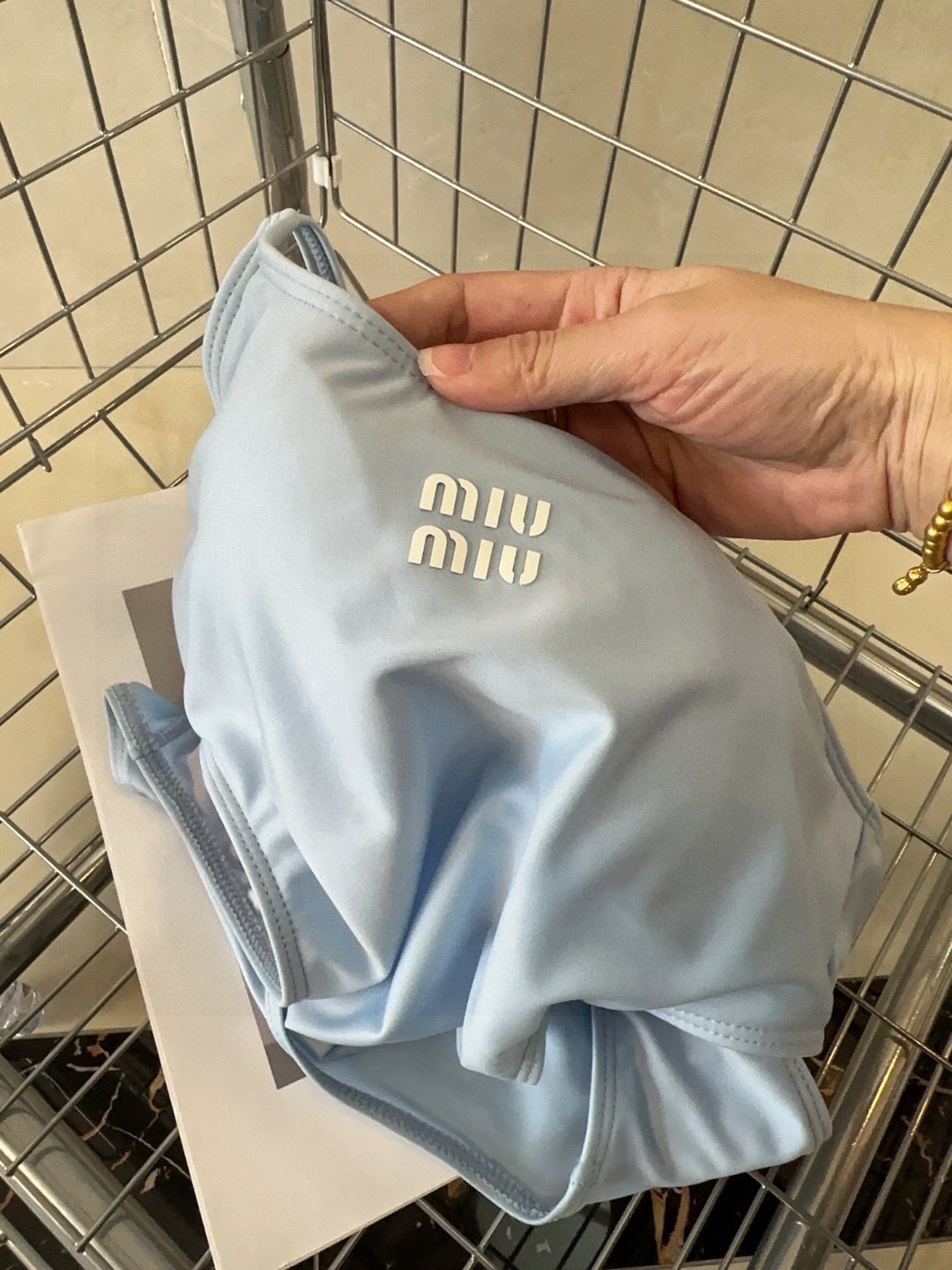 
miumiu泳衣，时尚潮人必备！实物超级好看！海边度假拍照超级好！SML