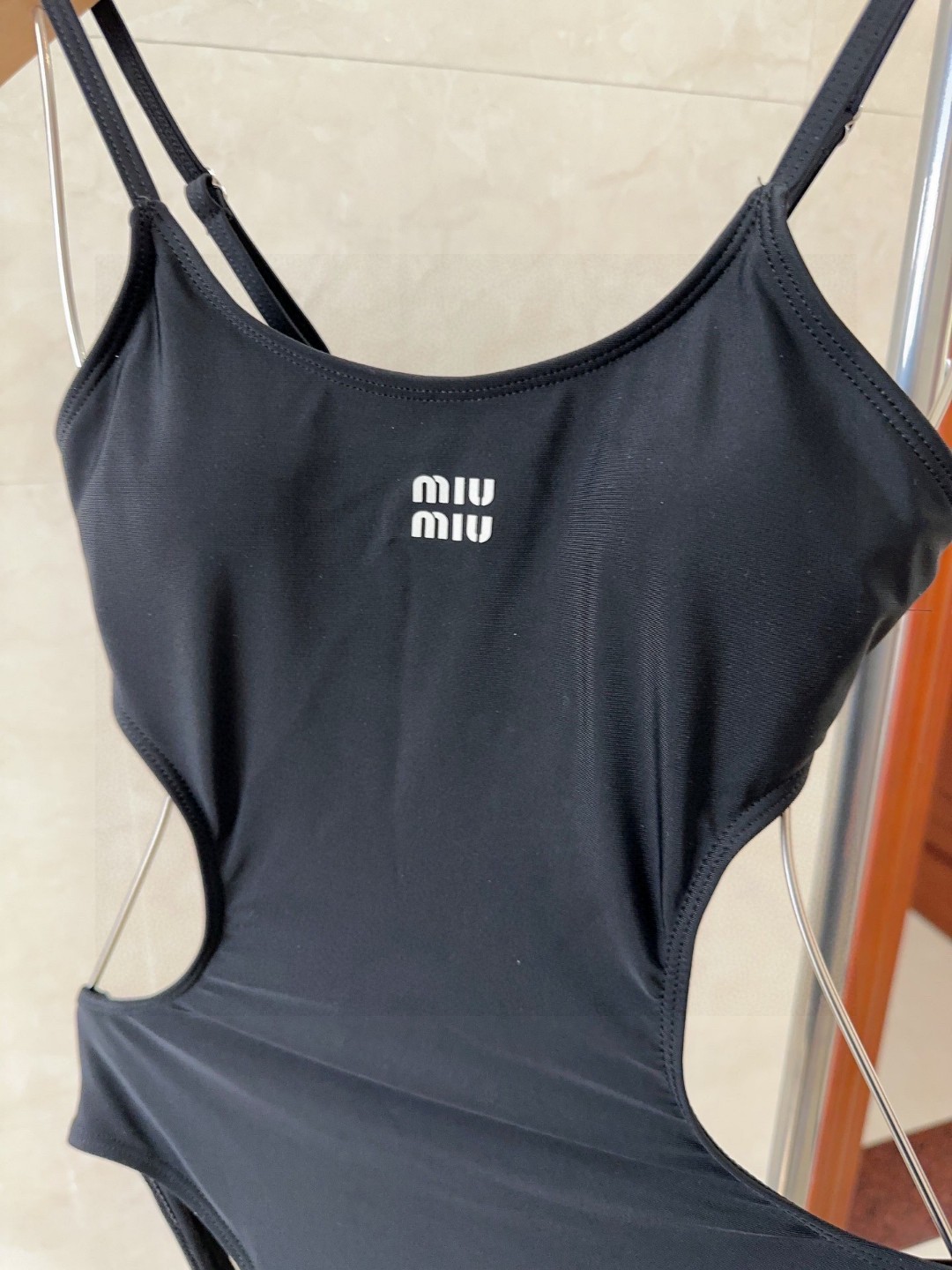 
miumiu泳衣，时尚潮人必备！实物超级好看！海边度假拍照超级好！SML