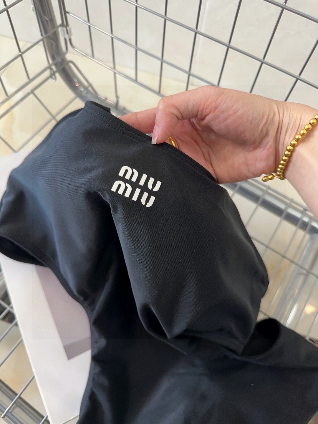 
miumiu泳衣，时尚潮人必备！实物超级好看！海边度假拍照超级好！SML