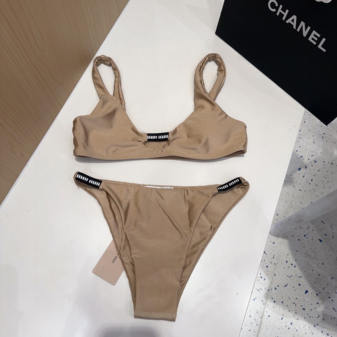 
miumiu泳衣，时尚达人必备。超级显身材！SML