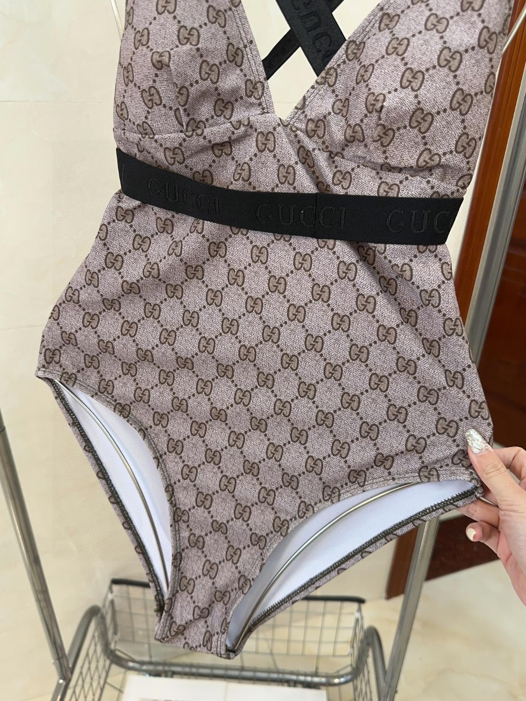 
 古奇泳衣，上身显瘦而且好看！穿着很洋气😍SML