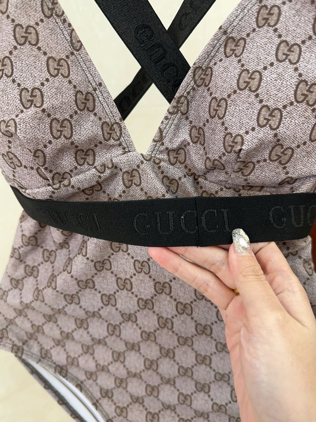 
 古奇泳衣，上身显瘦而且好看！穿着很洋气😍SML