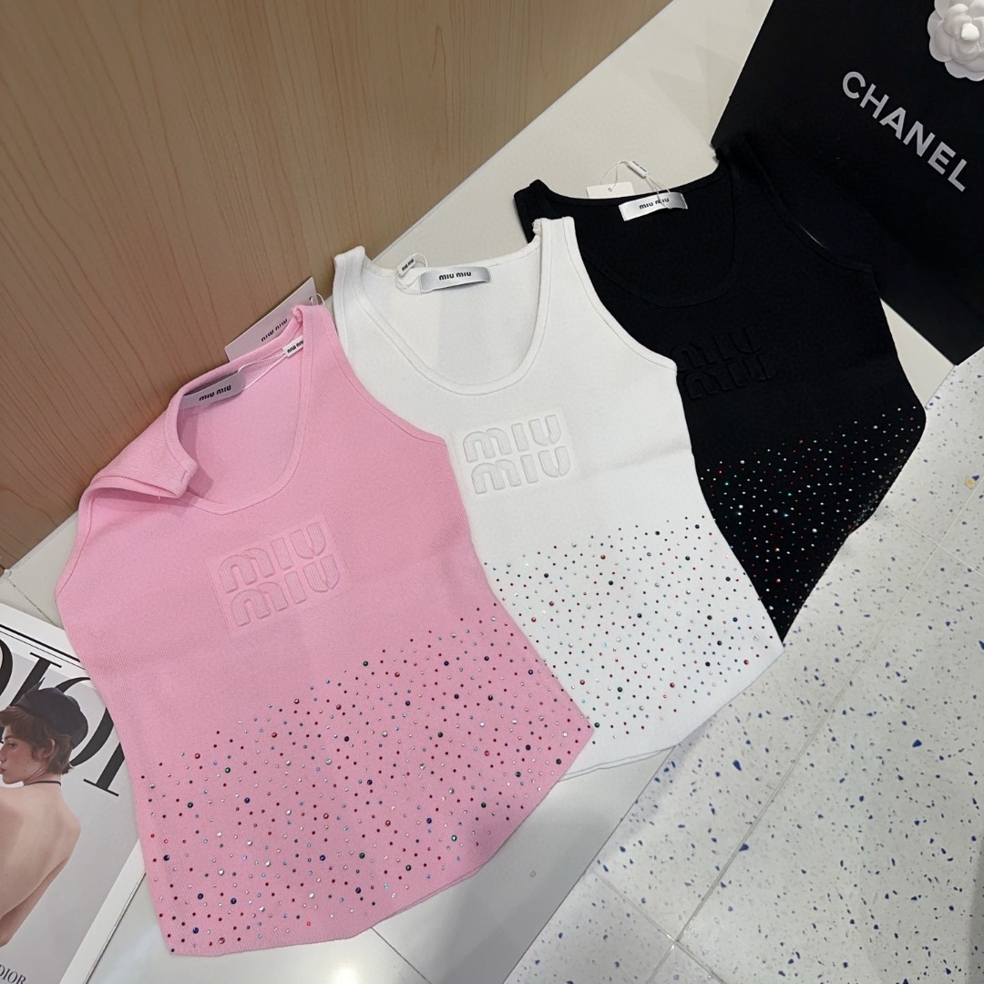 
miumiu背心，搭外套单穿超。爆
均码