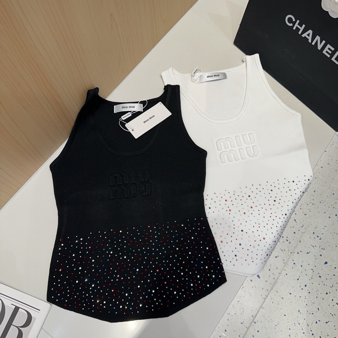 
miumiu背心，搭外套单穿超。爆
均码