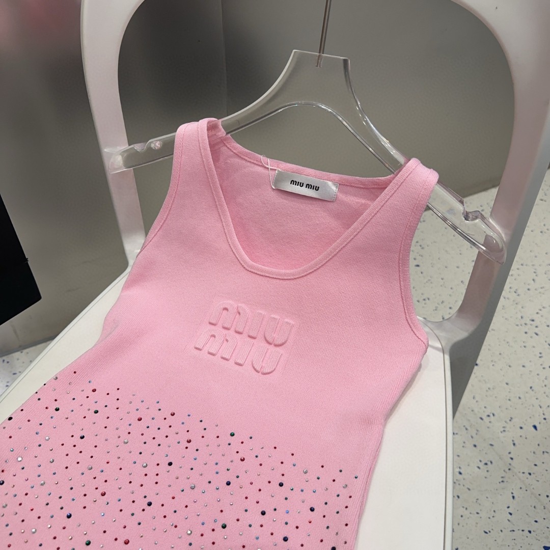 
miumiu背心，搭外套单穿超。爆
均码