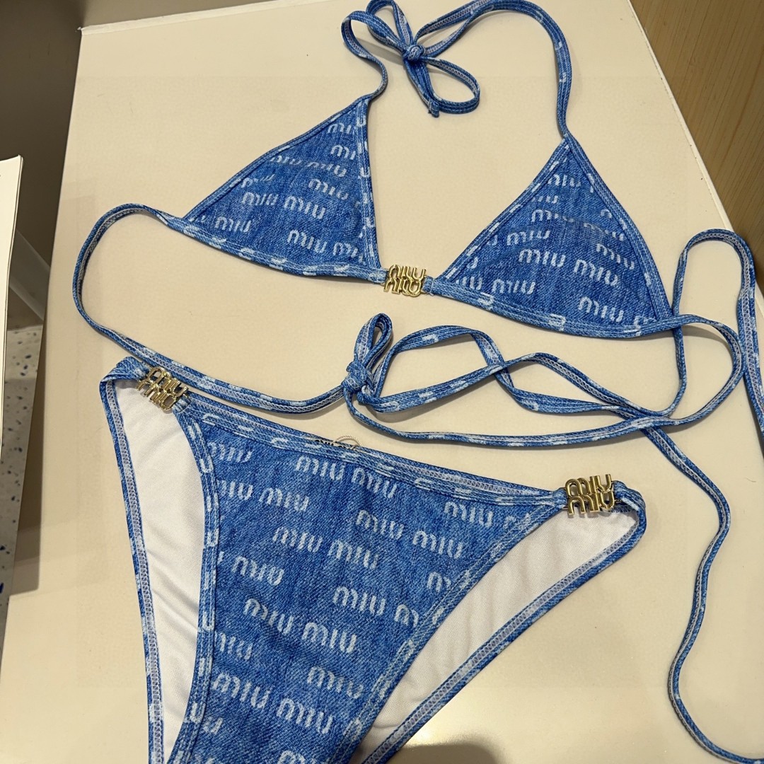 
miumiu泳衣，实物实在太美了！拍不出来它的美😍谁穿谁美！很值得入手✋ SML