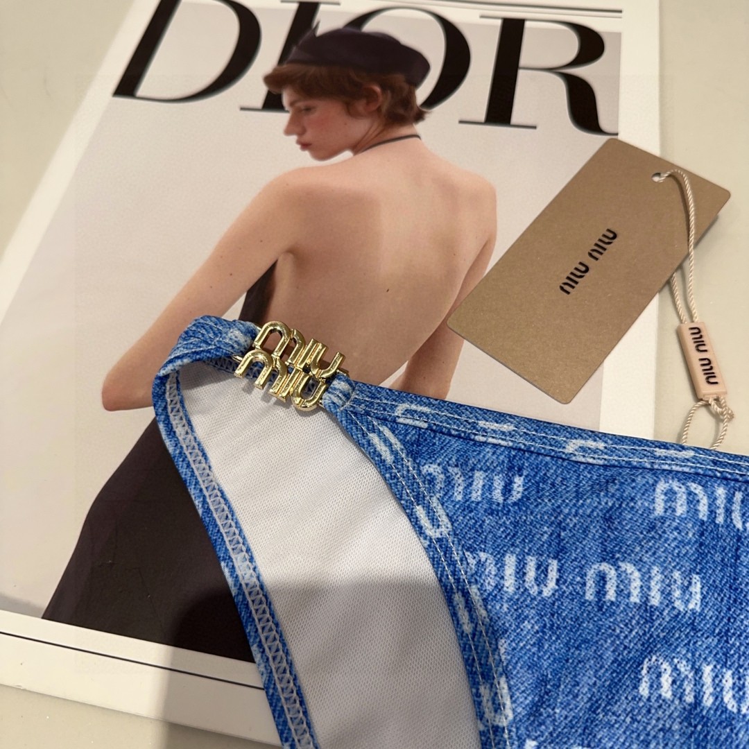 
miumiu泳衣，实物实在太美了！拍不出来它的美😍谁穿谁美！很值得入手✋ SML