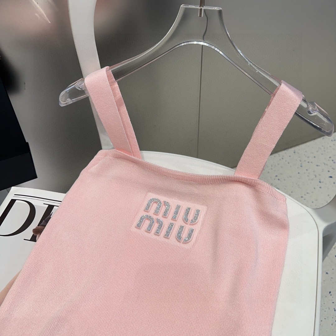 
miu背心，搭外套单穿超。爆
均码