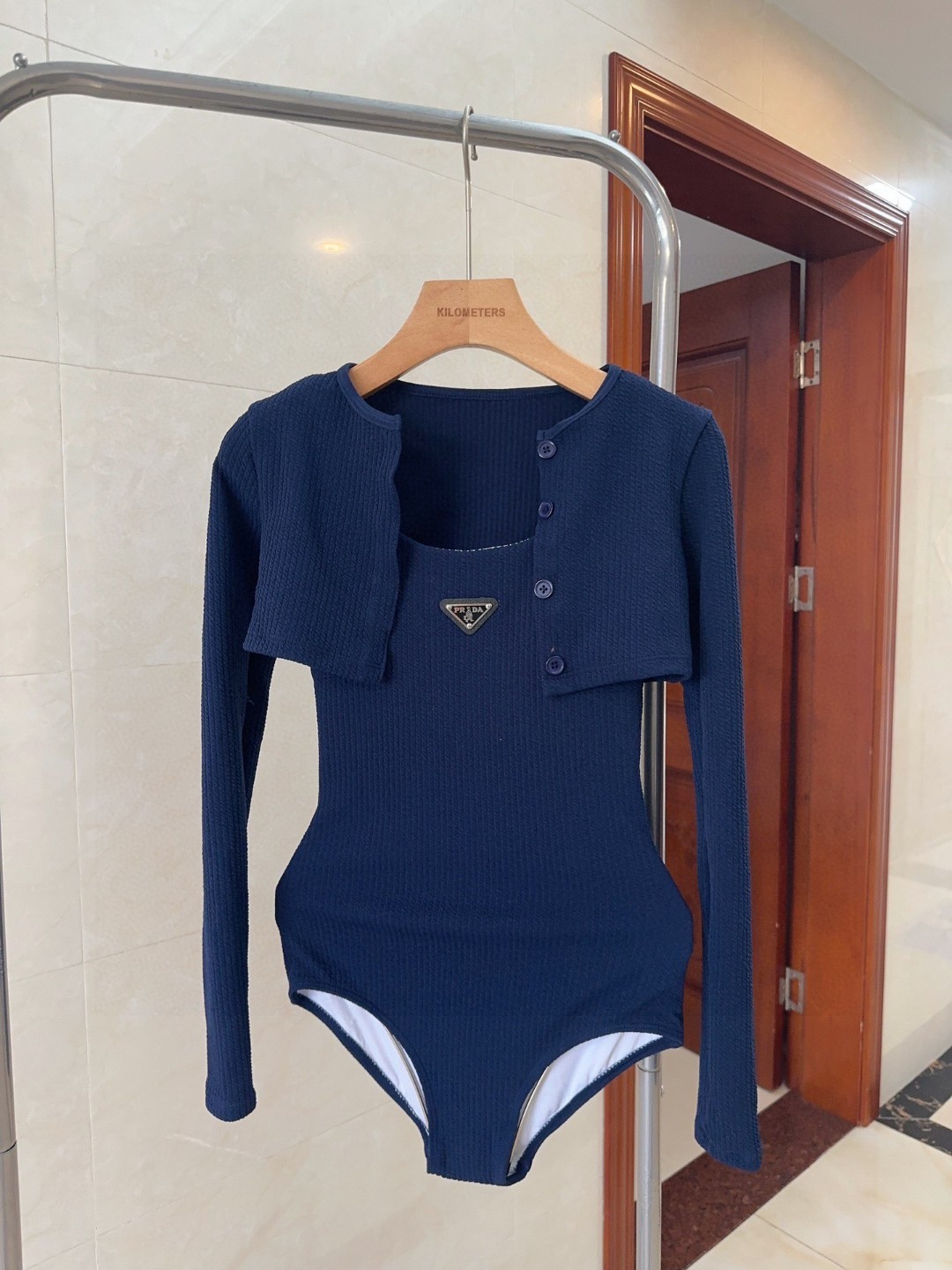 NO:374350,Prada swimsuit, the real thing is super beautiful, and the upper body looks super white!  The fabric is very comfortable and must-have for vacation!  SML swimsuits, swimsuits, swimsuits, bikinis, pradas, swimsuits, bikinis19860909普拉达泳衣,实物超级好看,上身超级显白！面料很舒服,度假必备！SML泳衣泳裤比基尼,泳衣，泳裤，比基尼,prada,swimsuits,bikinis,accessory