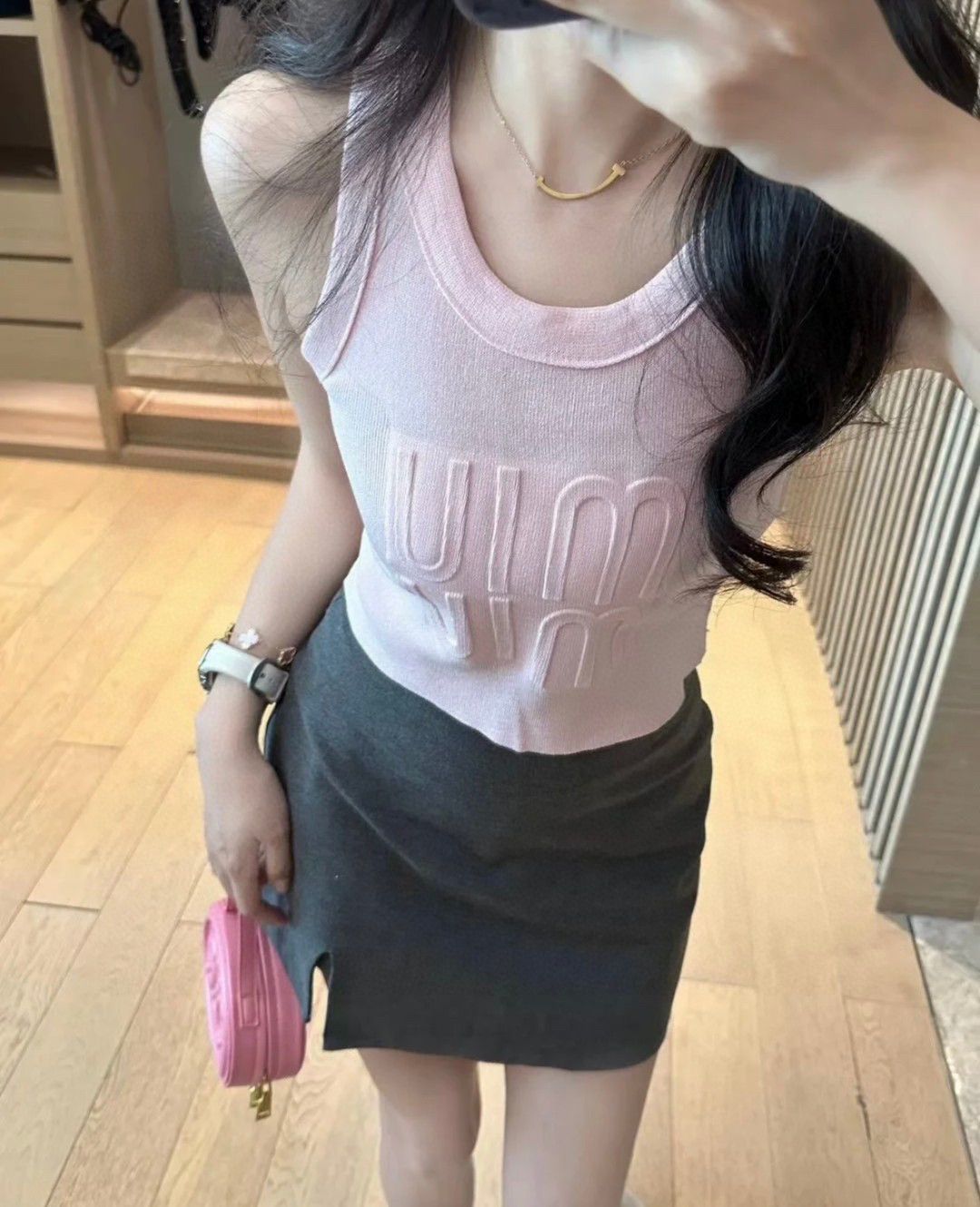 
miumiu背心，搭外套单穿超。爆
均码