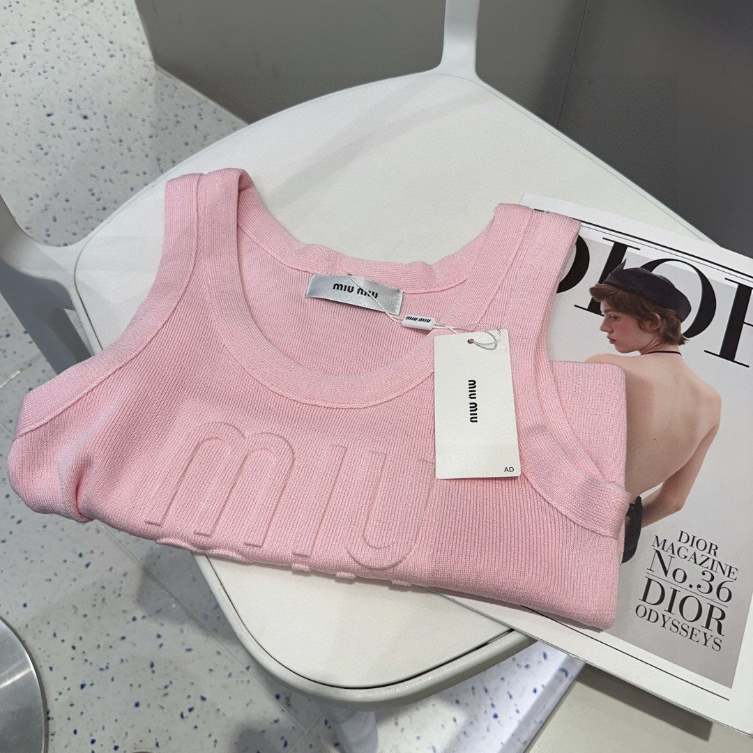 
miumiu背心，搭外套单穿超。爆
均码