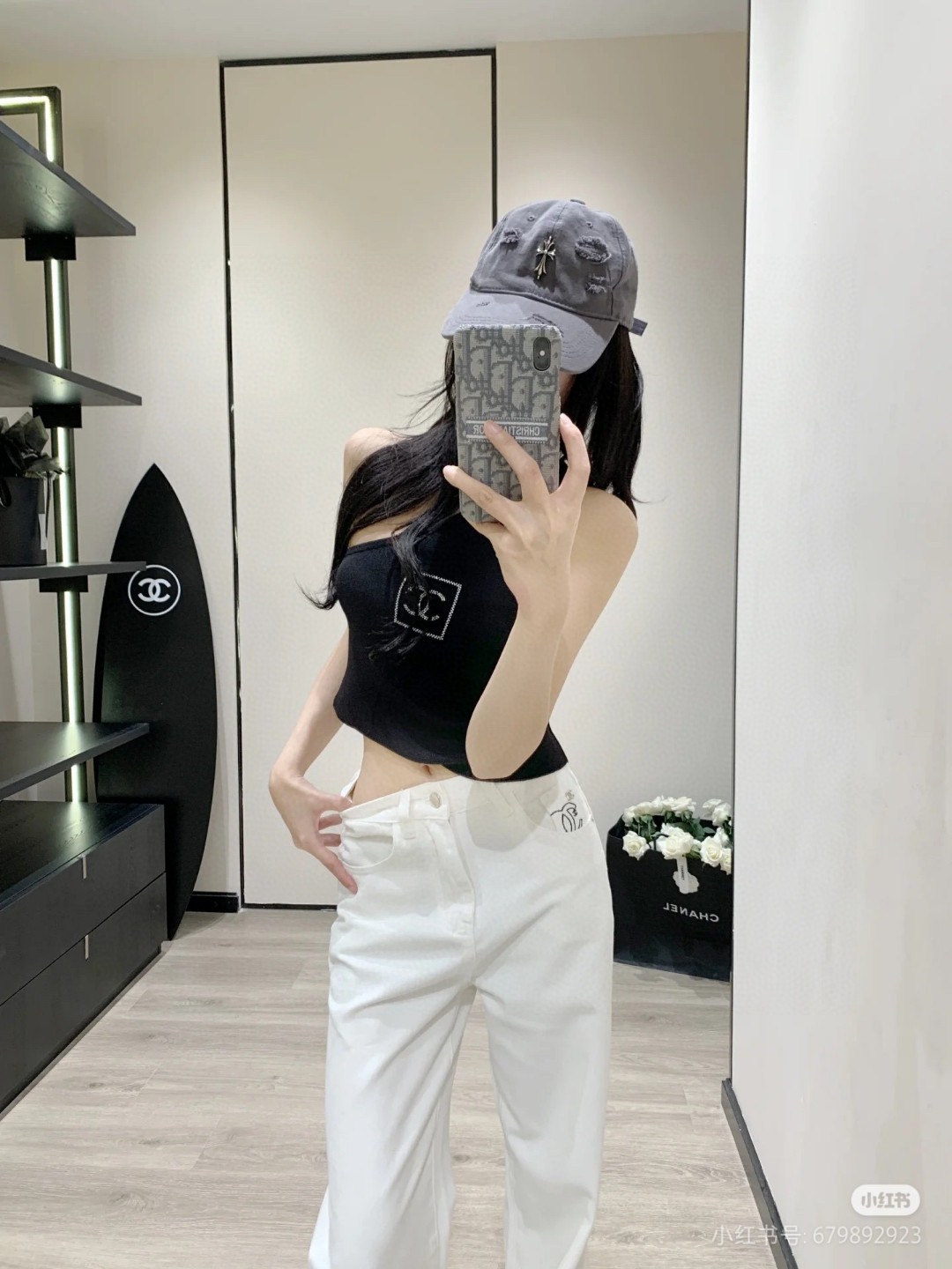 
香奈儿斜肩针织背心