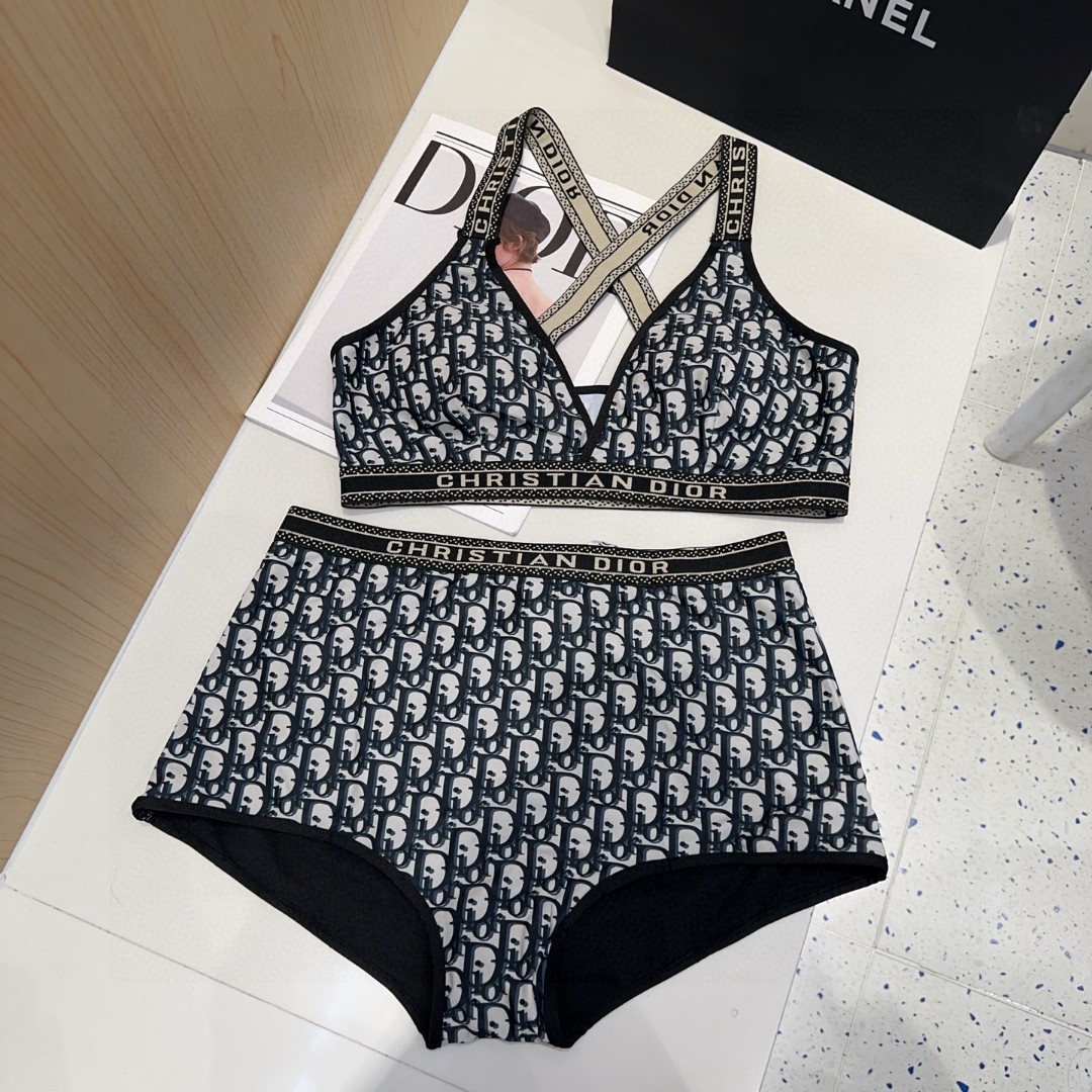 NO:374896,Dior swimsuit, slim and beautiful on the upper body!  Wearing a very fashionable SML swimsuit, swimsuit, swimsuit, bikinis, dior, swimsuit, bikinis19860909迪奥泳衣,上身显瘦而且好看！穿着很洋气SML泳衣泳裤比基尼,泳衣，泳裤，比基尼,dior,swimsuits,bikinis,accessory