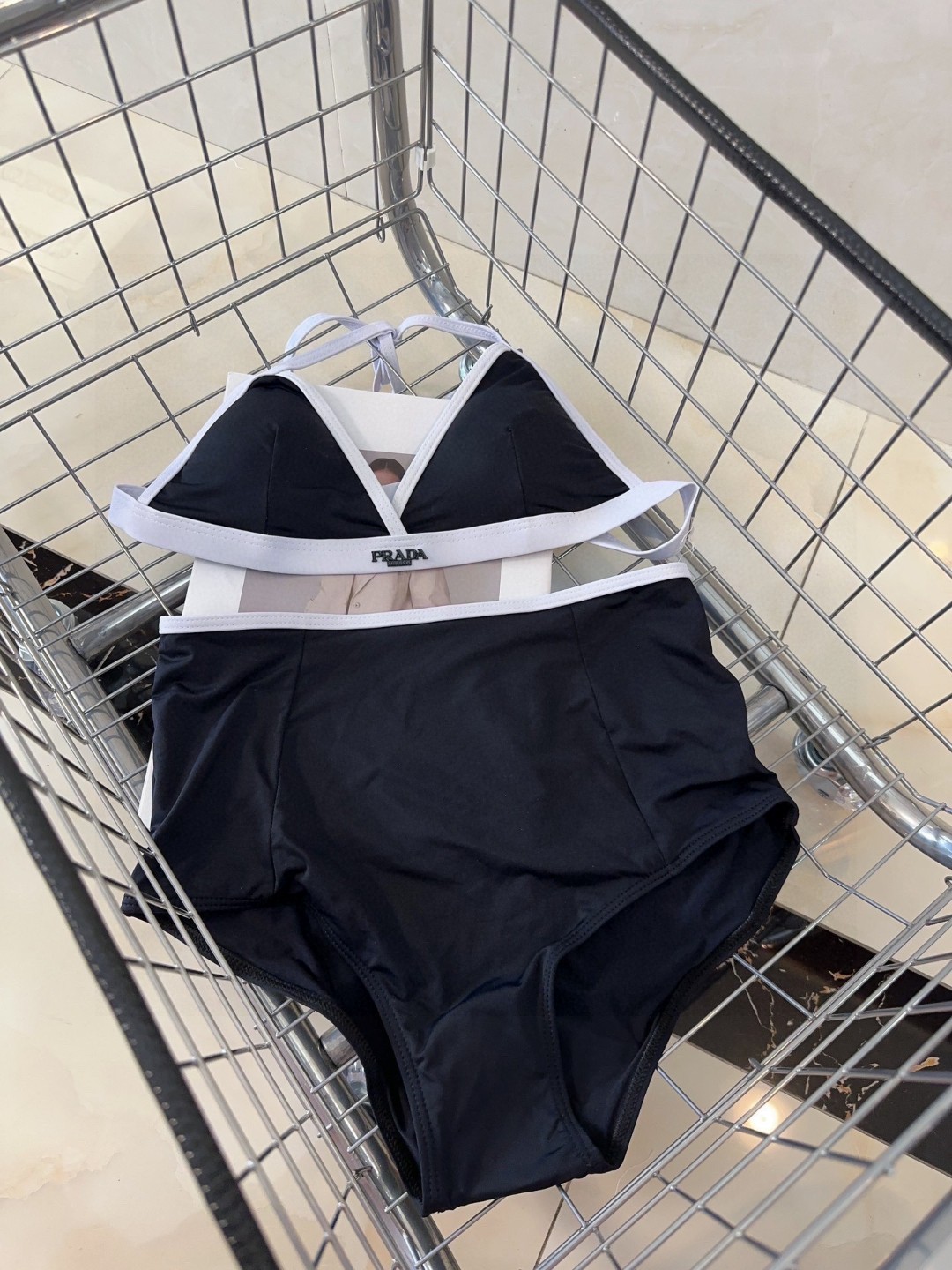 NO:374904,Prada's new swimsuit, a must-have for fashionable trendy people!  The real thing is super good!  It's great to take photos on the beach!  SML swimsuits, swimsuits, swimsuits, bikinis, pradas, swimsuits, bikinis19860909普拉达新款泳衣,时尚潮人必备！实物超级好看！海边度假拍照超级好！SML泳衣泳裤比基尼,泳衣，泳裤，比基尼,prada,swimsuits,bikinis,accessory