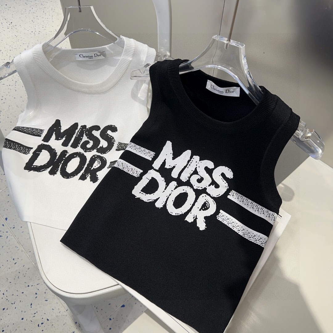 NO:375213,Dior vest, wearing a jacket, super hot, single size, swimsuit, swimsuit, bikini, dior, jackets & coats, swimsuits, bikinis19860909迪奥小背心,搭外套单穿超爆 均码泳衣泳裤比基尼,泳衣，泳裤，比基尼,dior,jackets & coats,swimsuits,bikinis,accessory