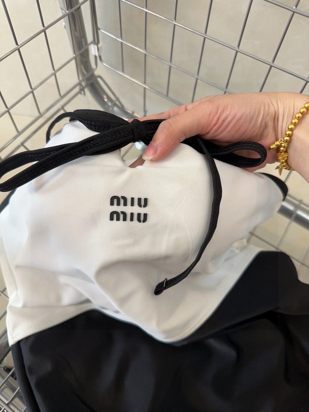 
miumiu泳衣，时尚潮人必备！实物超级好看！海边度假拍照超级好！SML