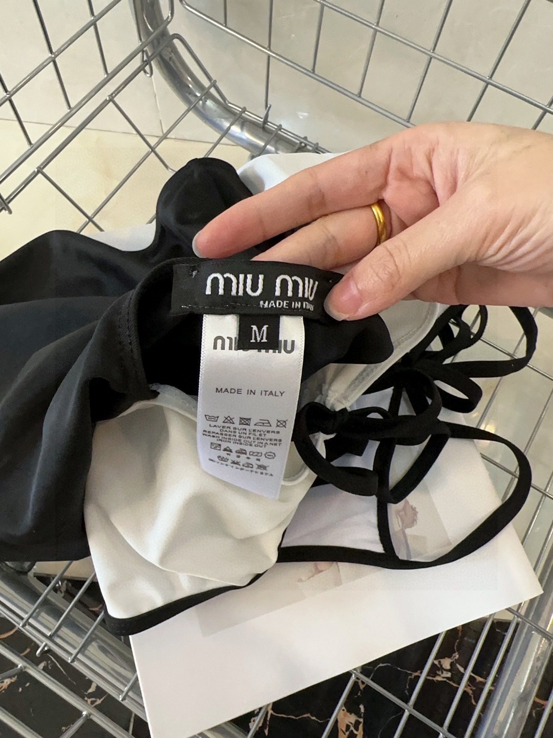 
miumiu泳衣，时尚潮人必备！实物超级好看！海边度假拍照超级好！SML