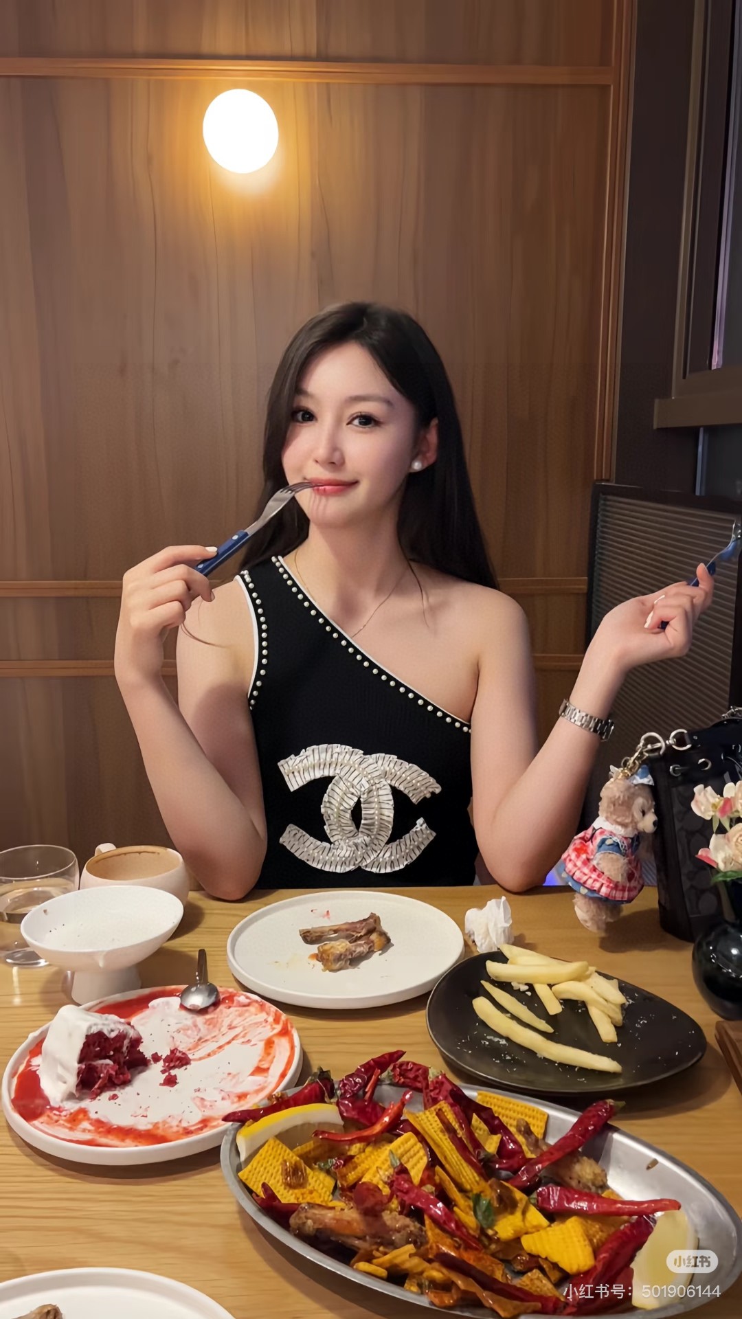 
香奈儿小背心，搭外套单穿超。爆
均码