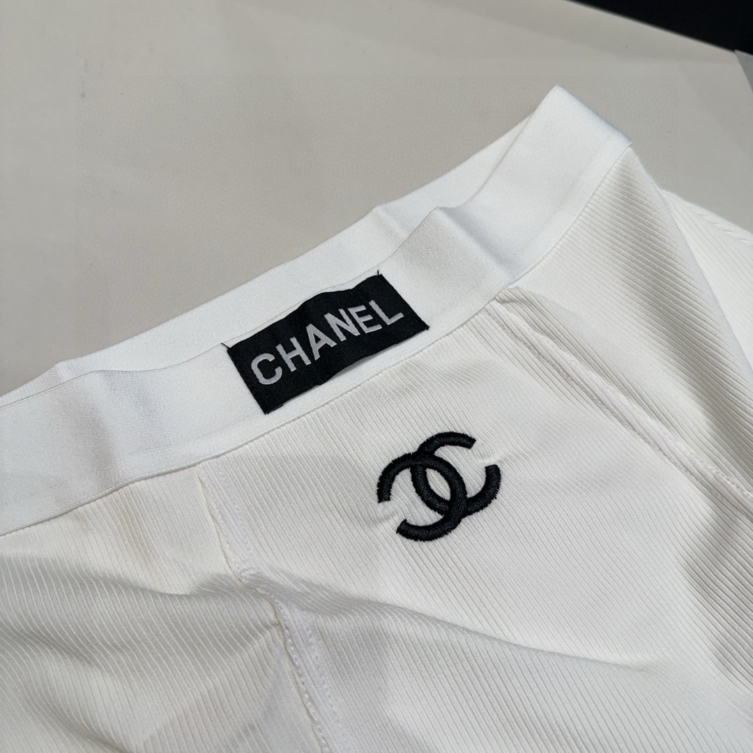 
香奈儿泳衣，时尚达人必备。超级显身材！SML