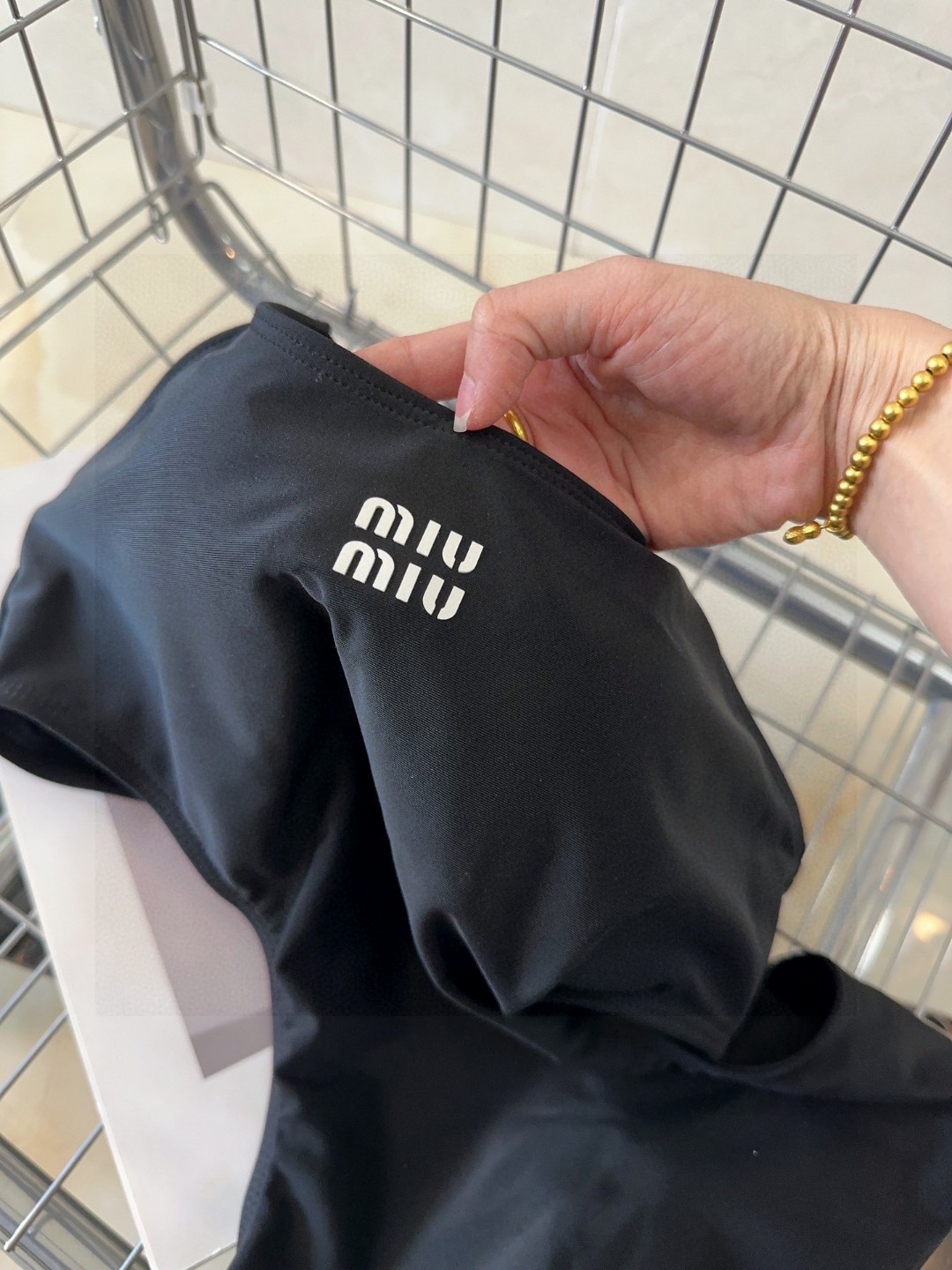 
miumiu泳衣，时尚潮人必备！实物超级好看！海边度假拍照超级好！SML
