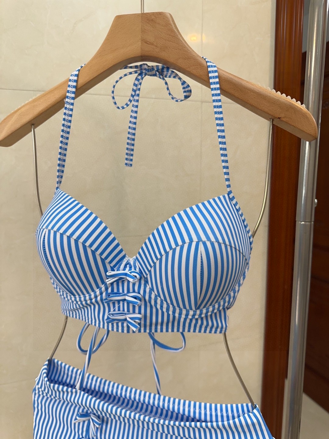 
miumiu泳衣，时尚潮人必备！实物超级好看！海边度假拍照超级好！SML