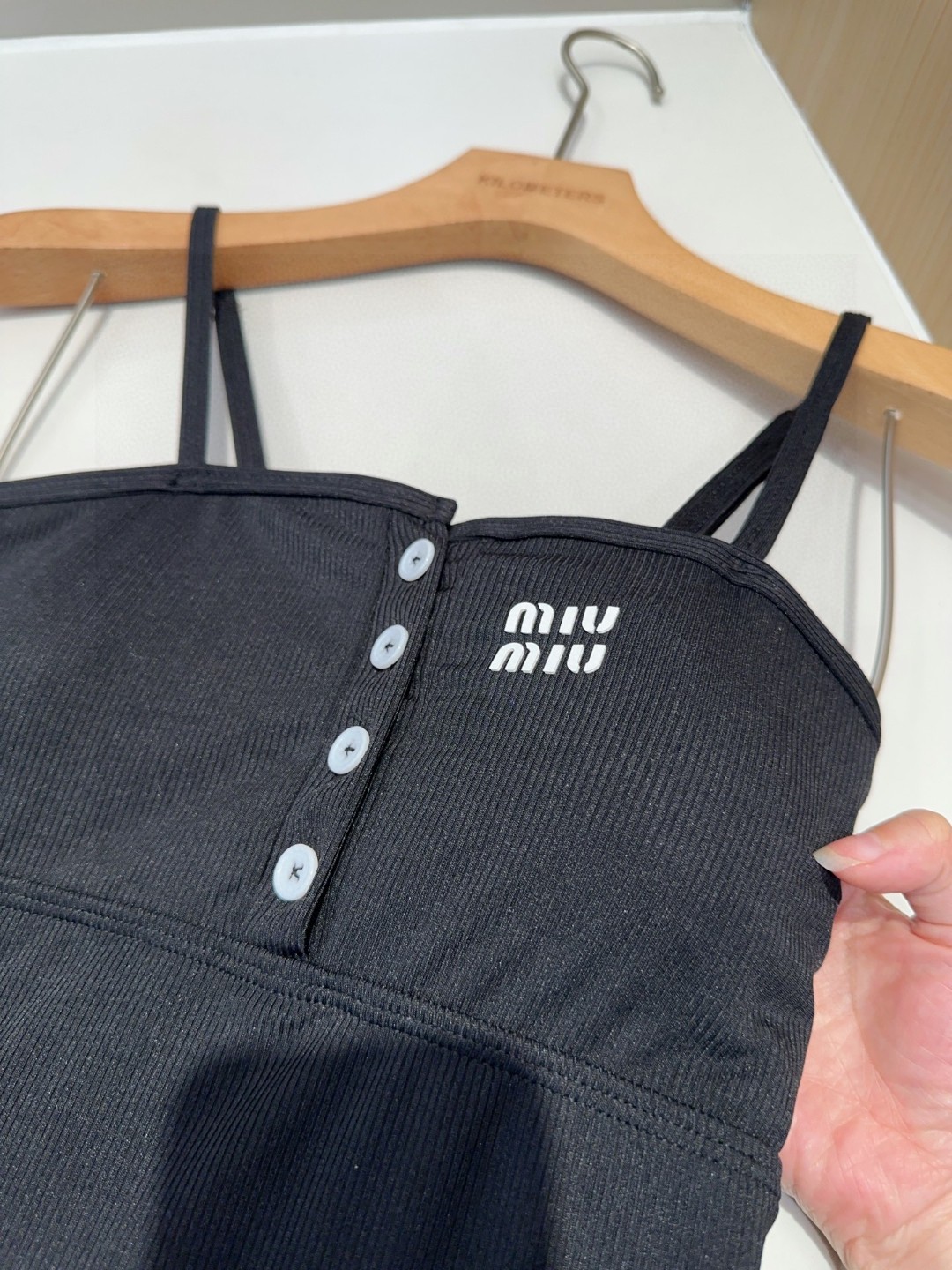 
miumiu泳衣，实物实在太美了！拍不出来它的美😍谁穿谁美！很值得入手✋ SML