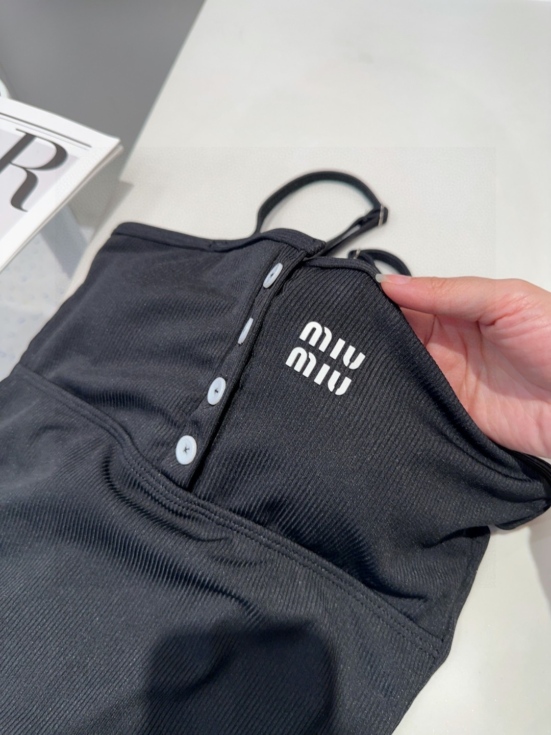 
miumiu泳衣，实物实在太美了！拍不出来它的美😍谁穿谁美！很值得入手✋ SML