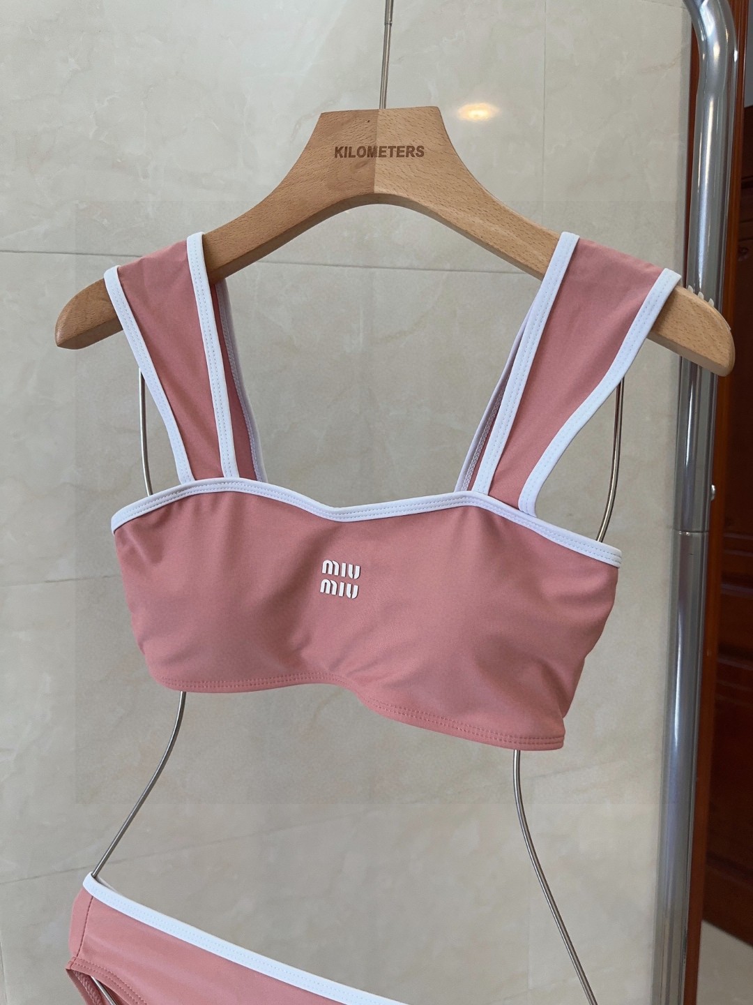 
miumiu泳衣，实物实在太美了！拍不出来它的美😍谁穿谁美！很值得入手✋ SML