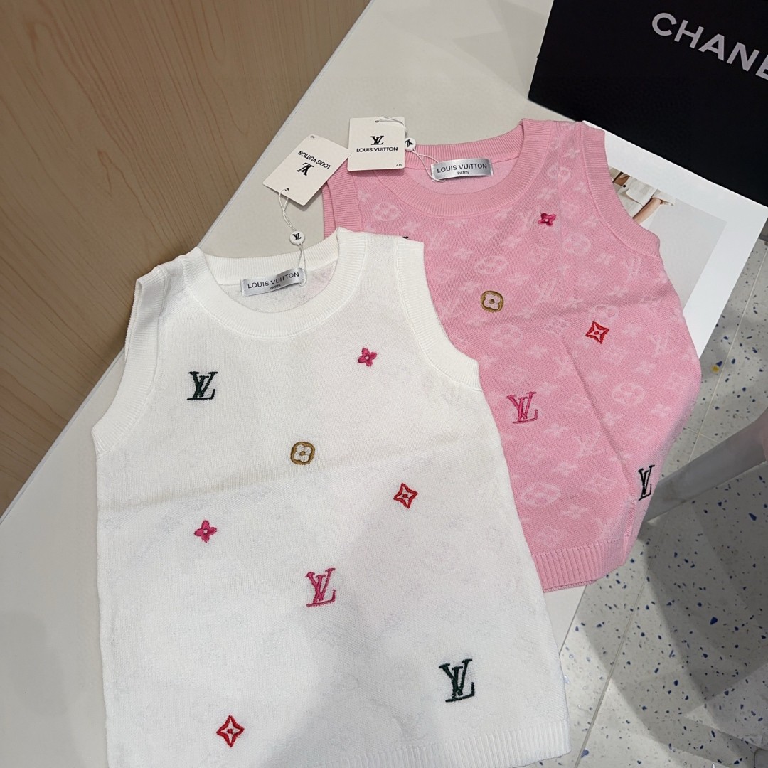 
Lv小背心，搭外套单穿超。爆
均码