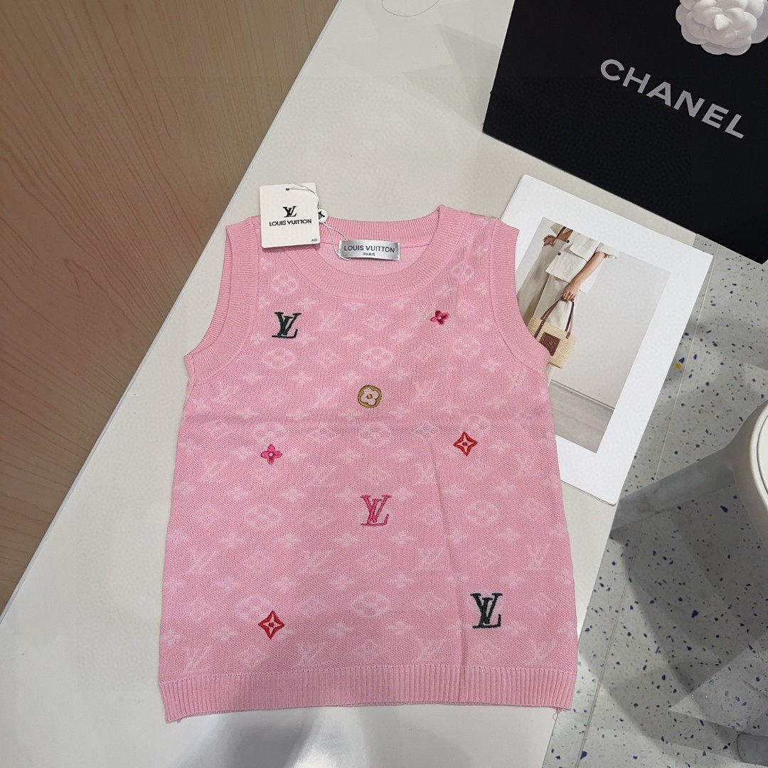 
Lv小背心，搭外套单穿超。爆
均码