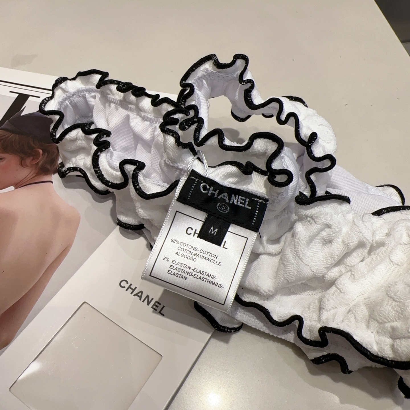 
香奈儿泳衣，时尚达人必备。超级显身材！SML